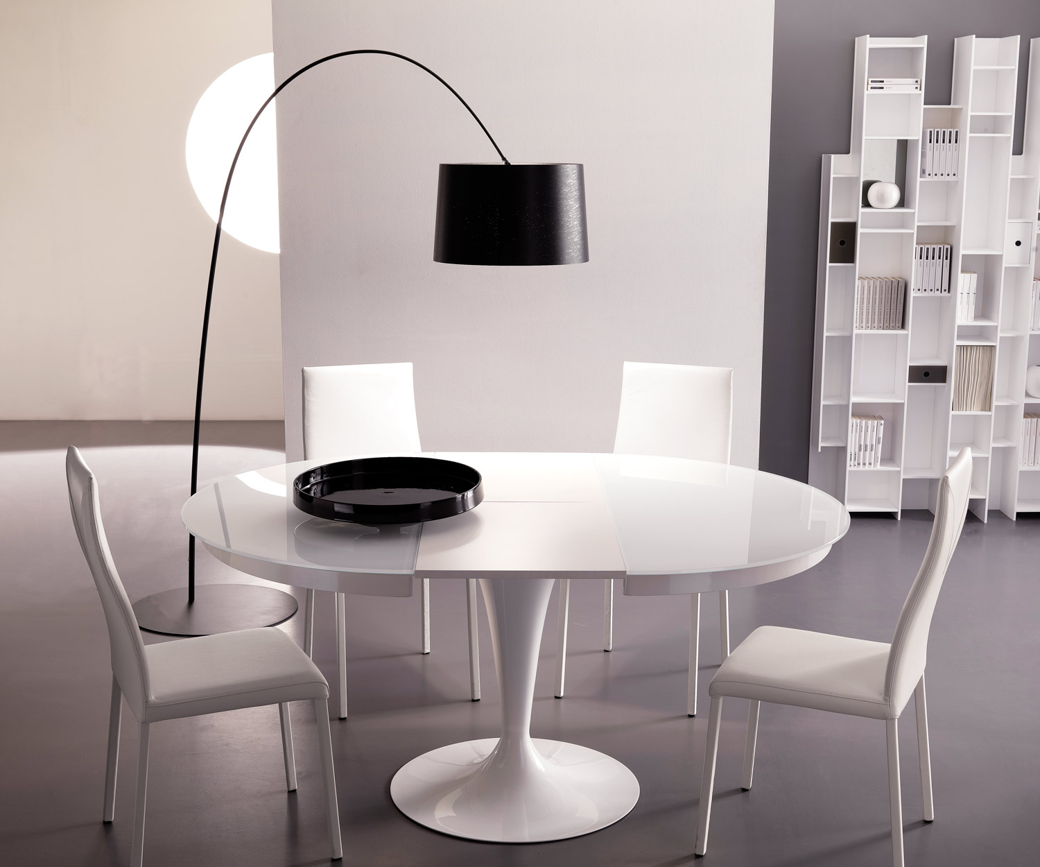 Moderner Ozzio Tisch rund Eclipse Weiß Glas ausgezogen