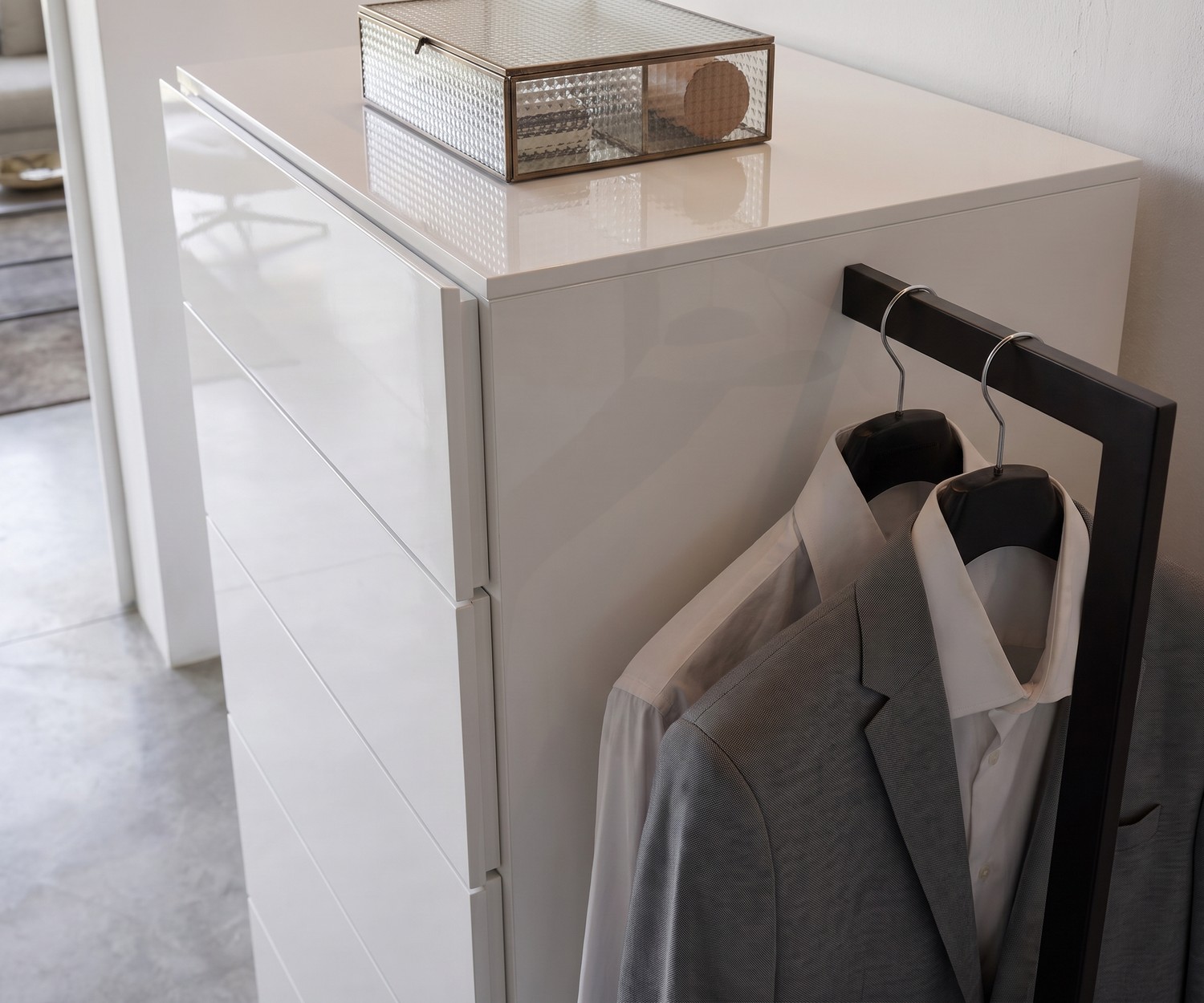 Novamobili Design Hochkommode mit Garderobe plus Stange Novamobili Design Hochkommode mit Garderobe plus Stange