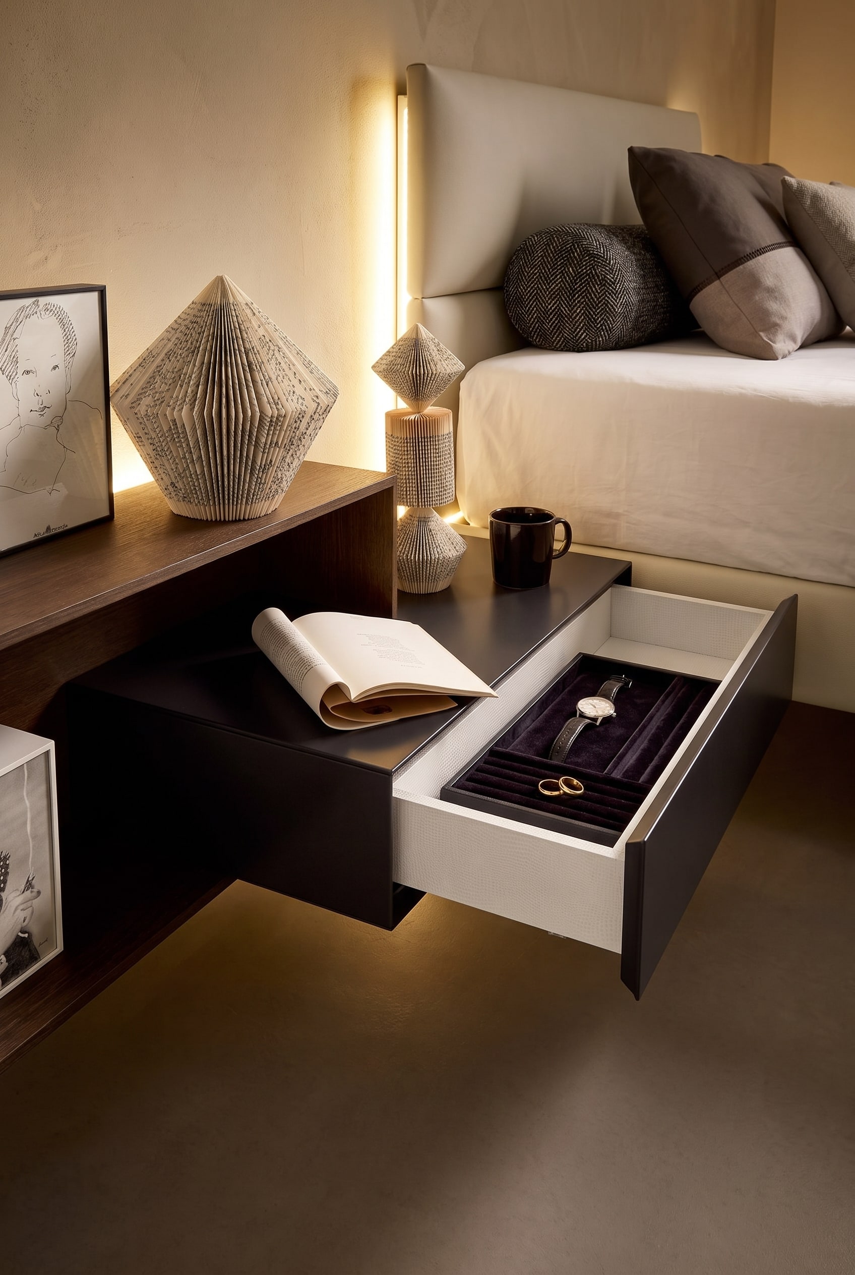 Modern Livitalia Ecletto bedside table with an open flat drawer, in which rings and a watch lie on a velvet insert.