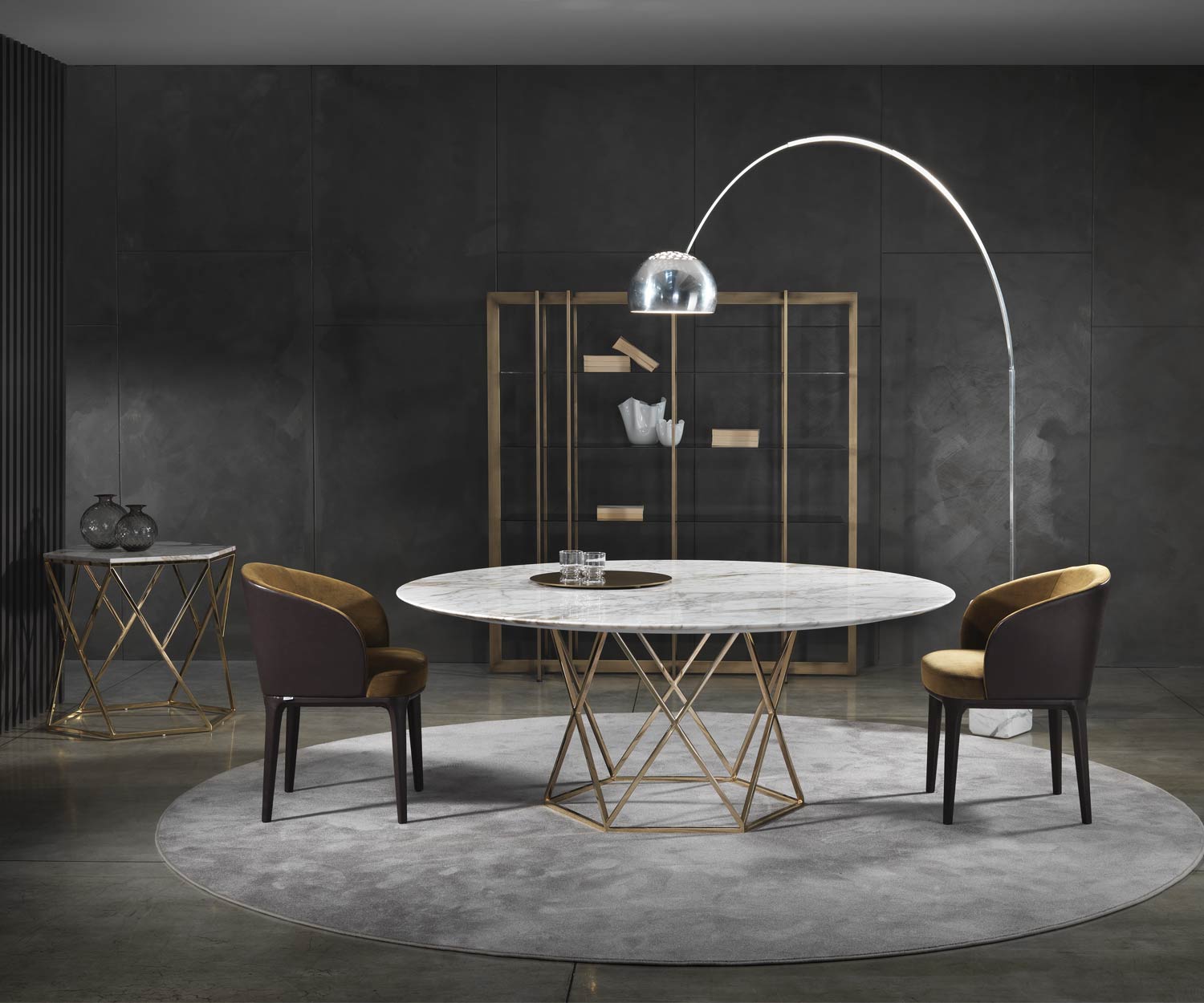 Exklusiver Design Esstisch Marmor Tatlin Ensemble im Esszimmer angeordnet