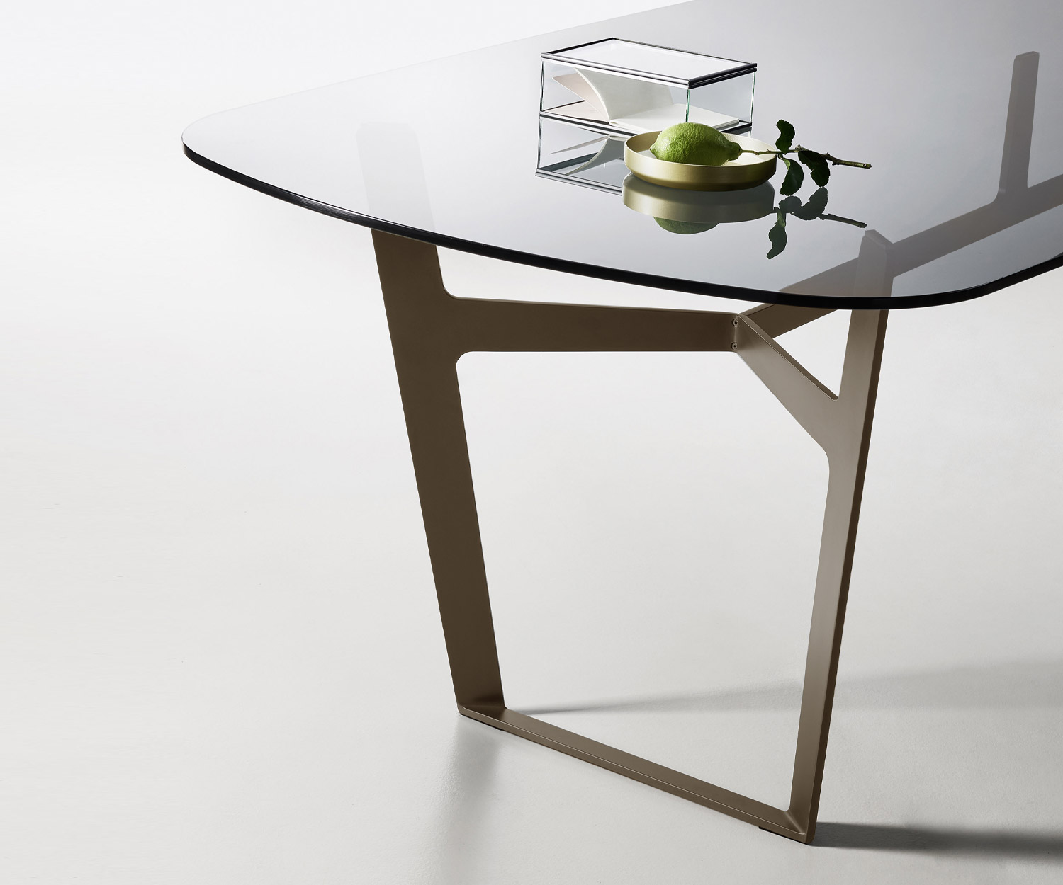 Exklusiver Livitalia Design Esstisch Obi Metallgestell Holz Eiche Furnier