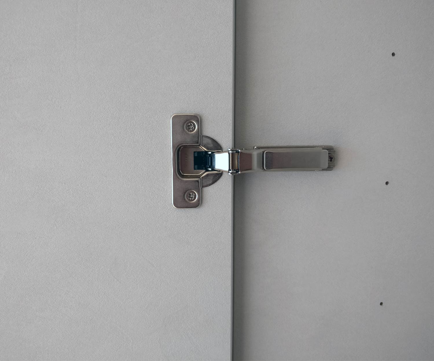 Hochwertiger Livitalia Design Kleiderschrank Liscia Beschlag mit integriertem Dämpfer