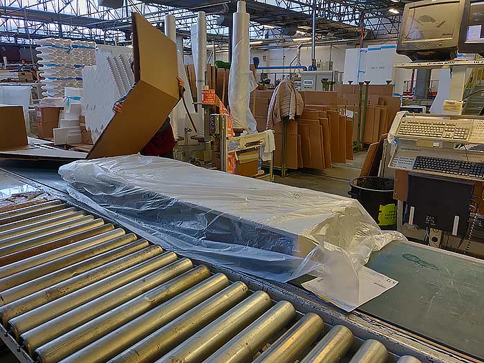 M&ouml;bel werden verpackt