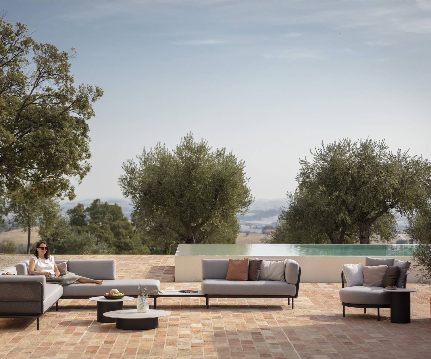 Bequeme Todus Baza Round Design Lounge zusammen mit Baza Gartensofa