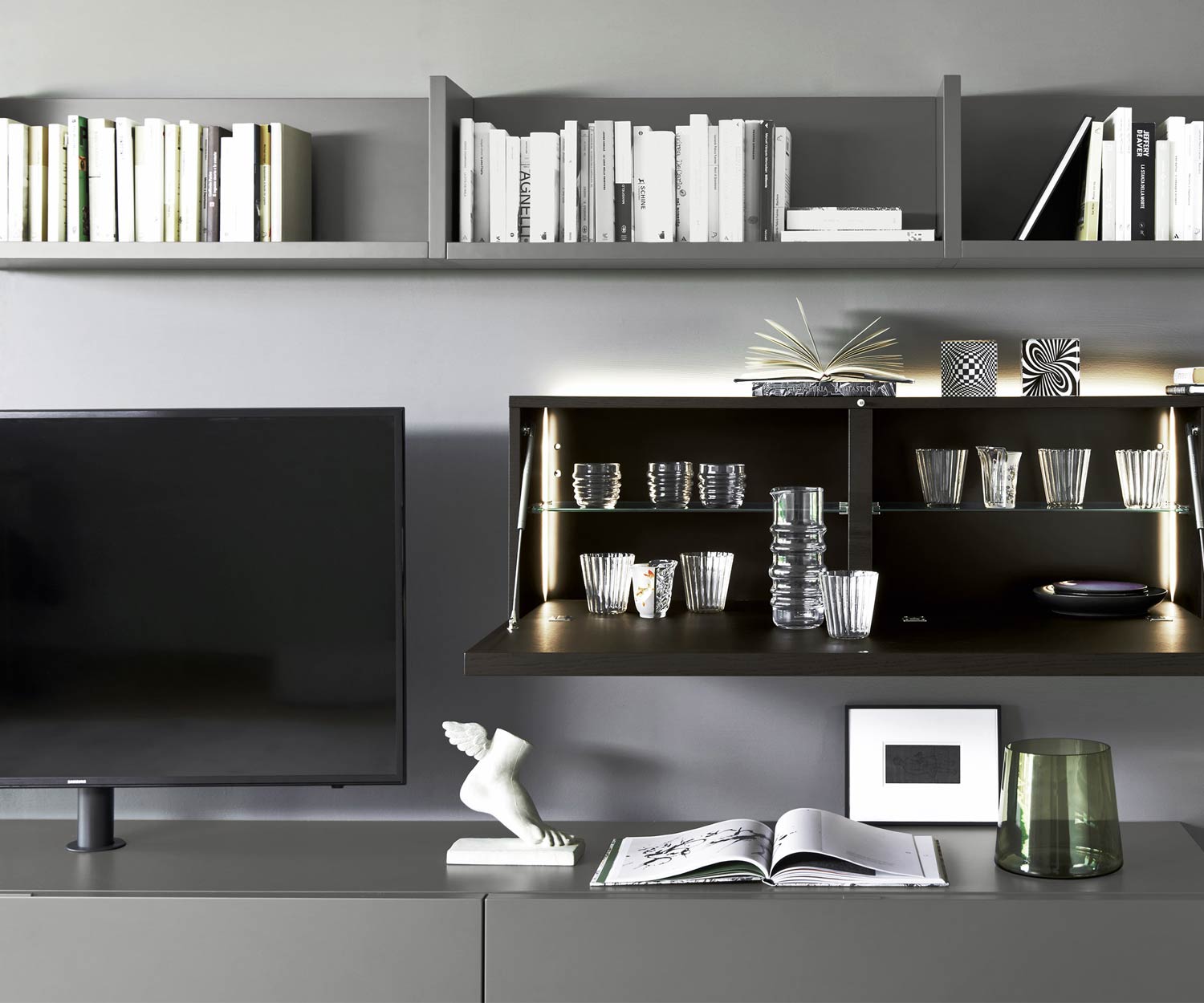 Modern Livitalia Design wall unit C60 with open wall unit in oak veneer