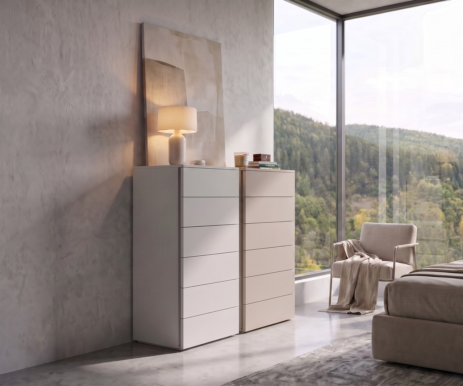 Atena Hochkommode von Livitalia im Schlafzimmer für mehr Stauraum, minimalistische Schubladenkommoden in Weiß und Beige.