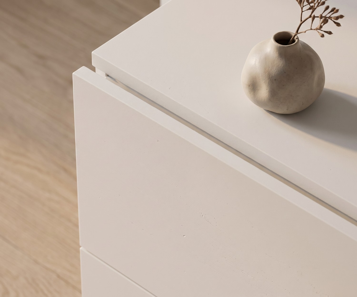 Hängekommode im Schlafzimmer: Weiße Novamobili Hängekommode Easy mit 4 Schubladen in modernem, minimalistischem Design.