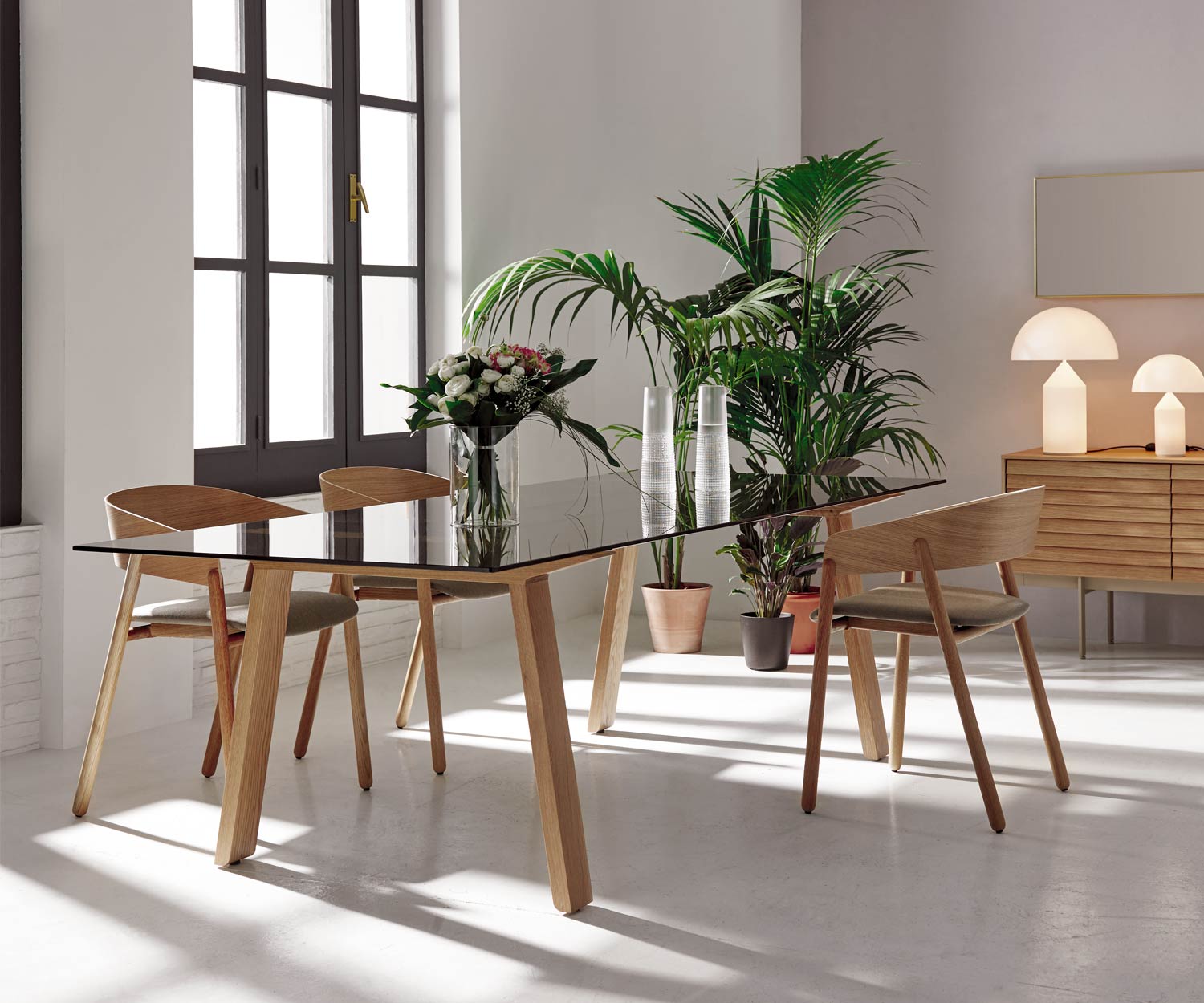 Massivholz Design Esszimmerstuhl aus Walnuss