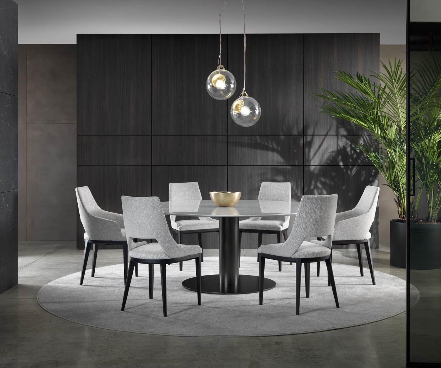 Esstisch Break von Marelli für sechs Personen in großzügigem Esszimmer Bereich Esstisch Break von Marelli für sechs Personen in großzügigem Esszimmer Bereich