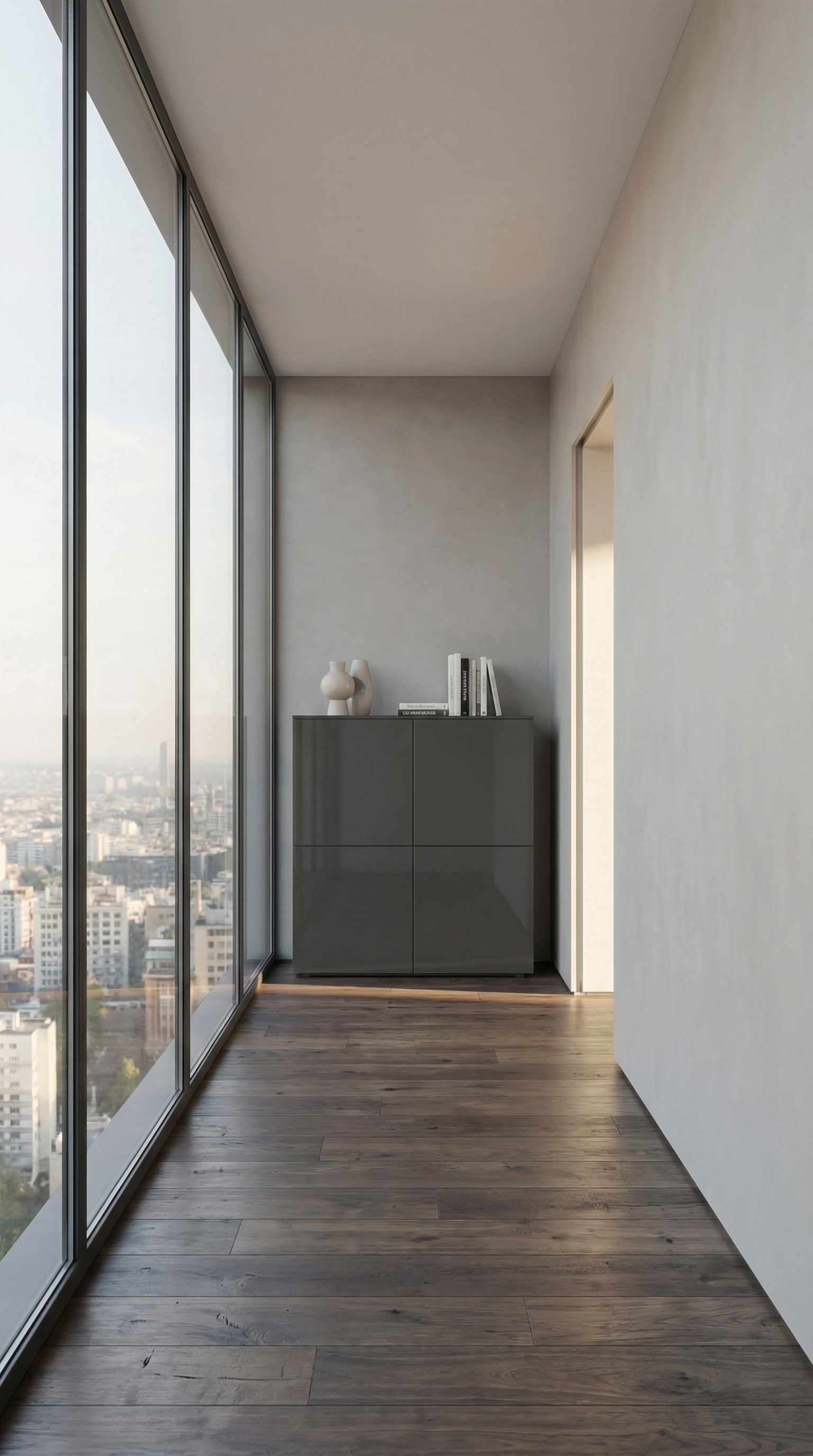 Livitalia Highboard Four in einem schmalen, hellen Flur mit architektonischen Details.