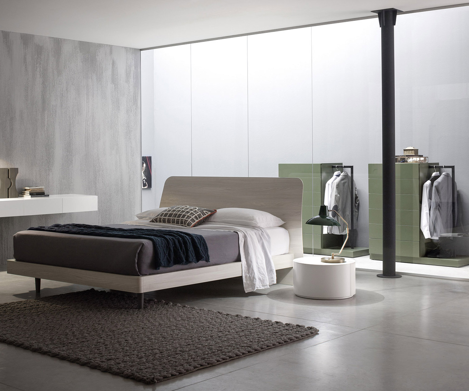 Novamobili Hochkommode Easy 6 mit Garderobe waldgrün matt und Bett Sheet