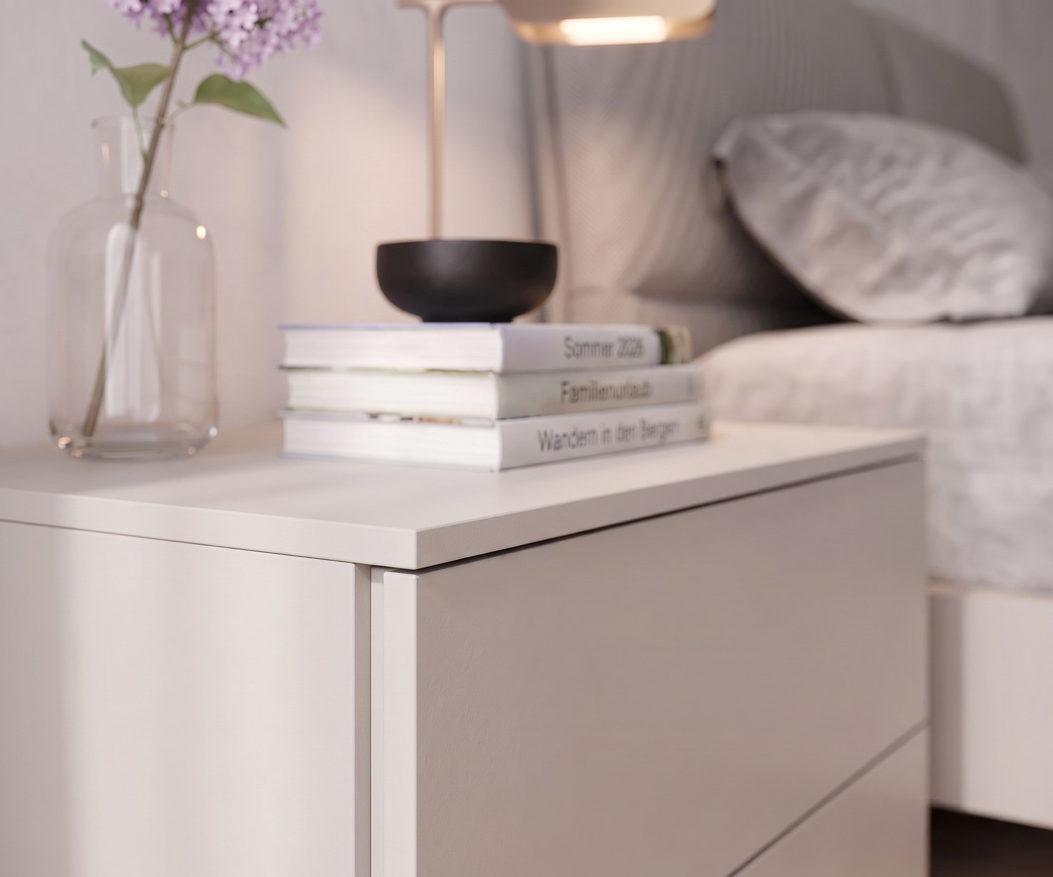 Moderner Nachttisch Atena in Beige Nachttisch Atena von Livitalia fürs Schlafzimmer, moderne matte Nachtkommode in Beige mit Schubladen, minimalistischer Stil.