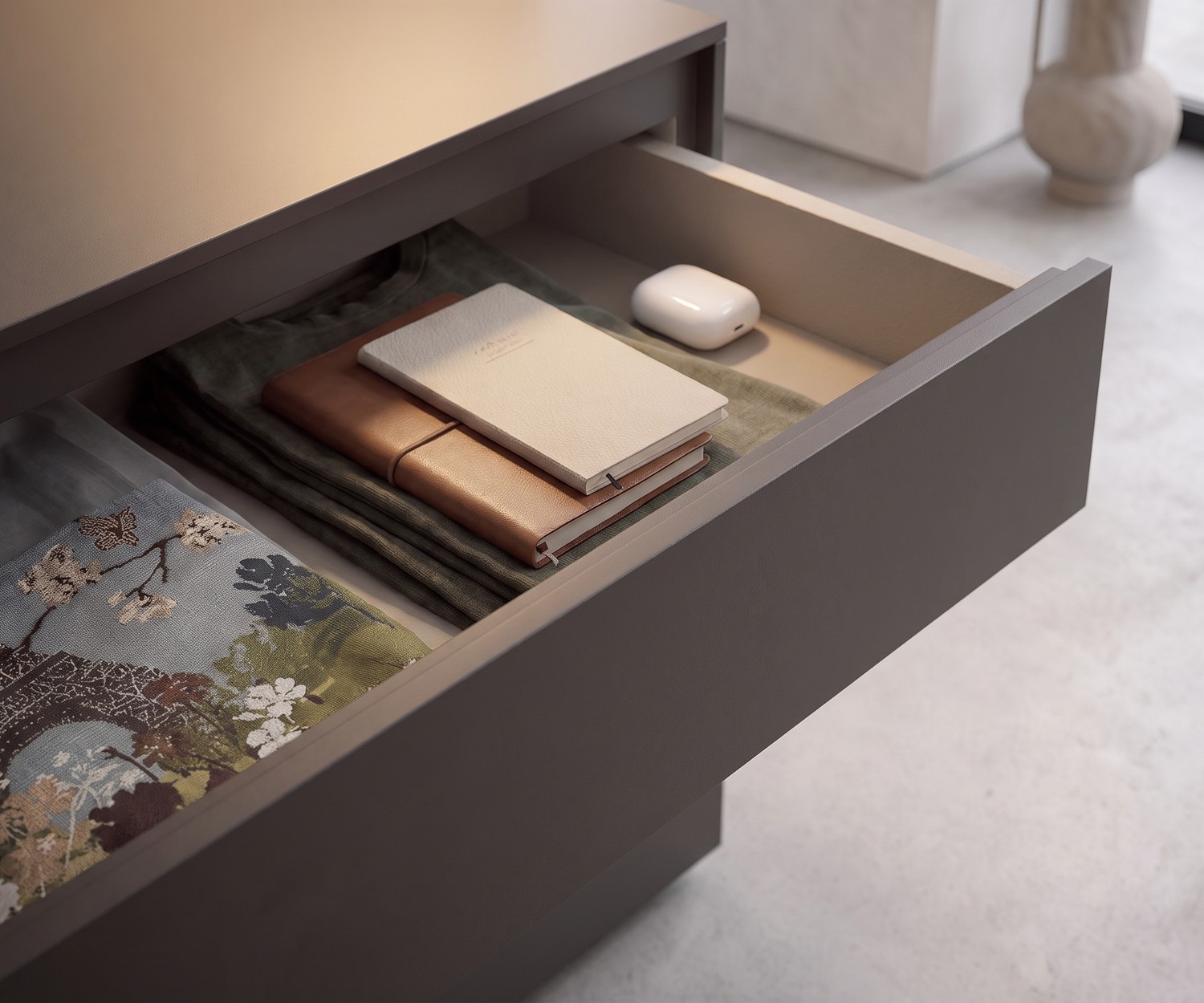 Moderne Design Kommode Easy mit 3 Schubladen Easy Design Kommode von Novamobili mit 3 Schubladen in Weiß, minimalistisches Sideboard fürs Schlafzimmer