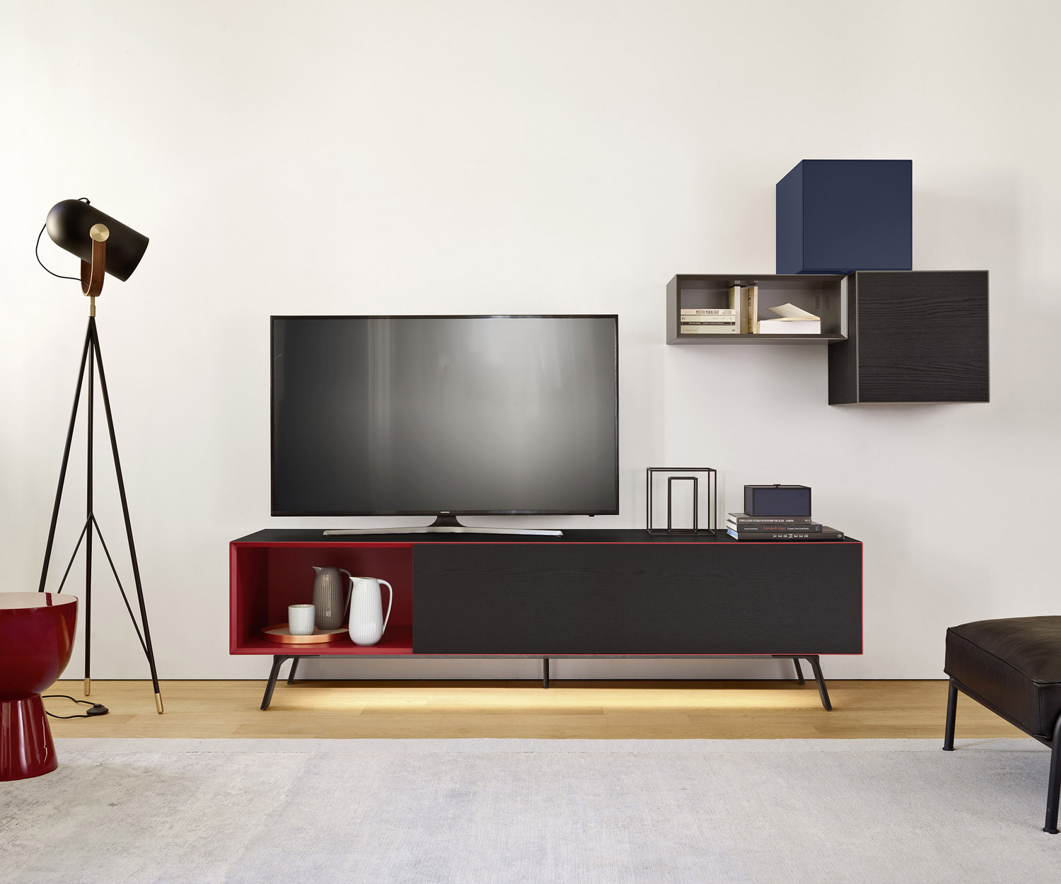 Livitalia Design Design Lowboard Minimal Eiche Dunkel Innenraum der Box Schwarz Matt lackiert LED