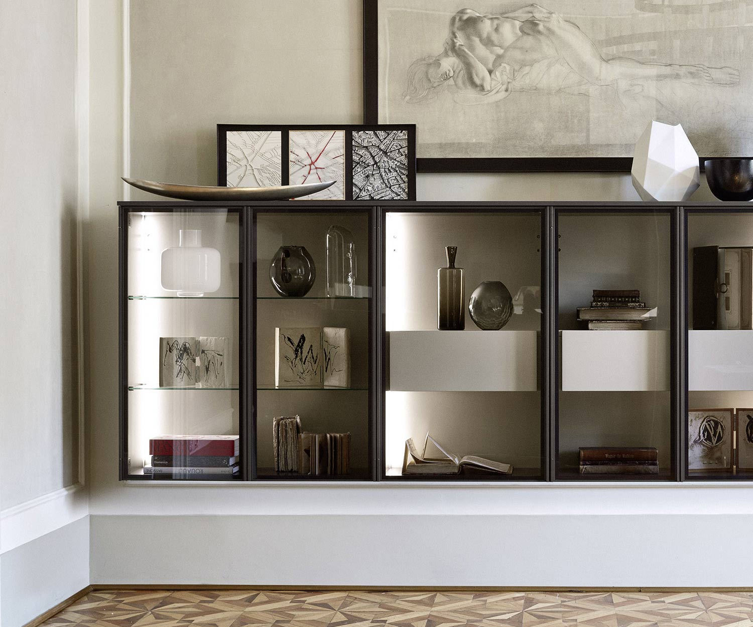Exklusive hängende Livitalia Design Glasvitrine in Braun Matt