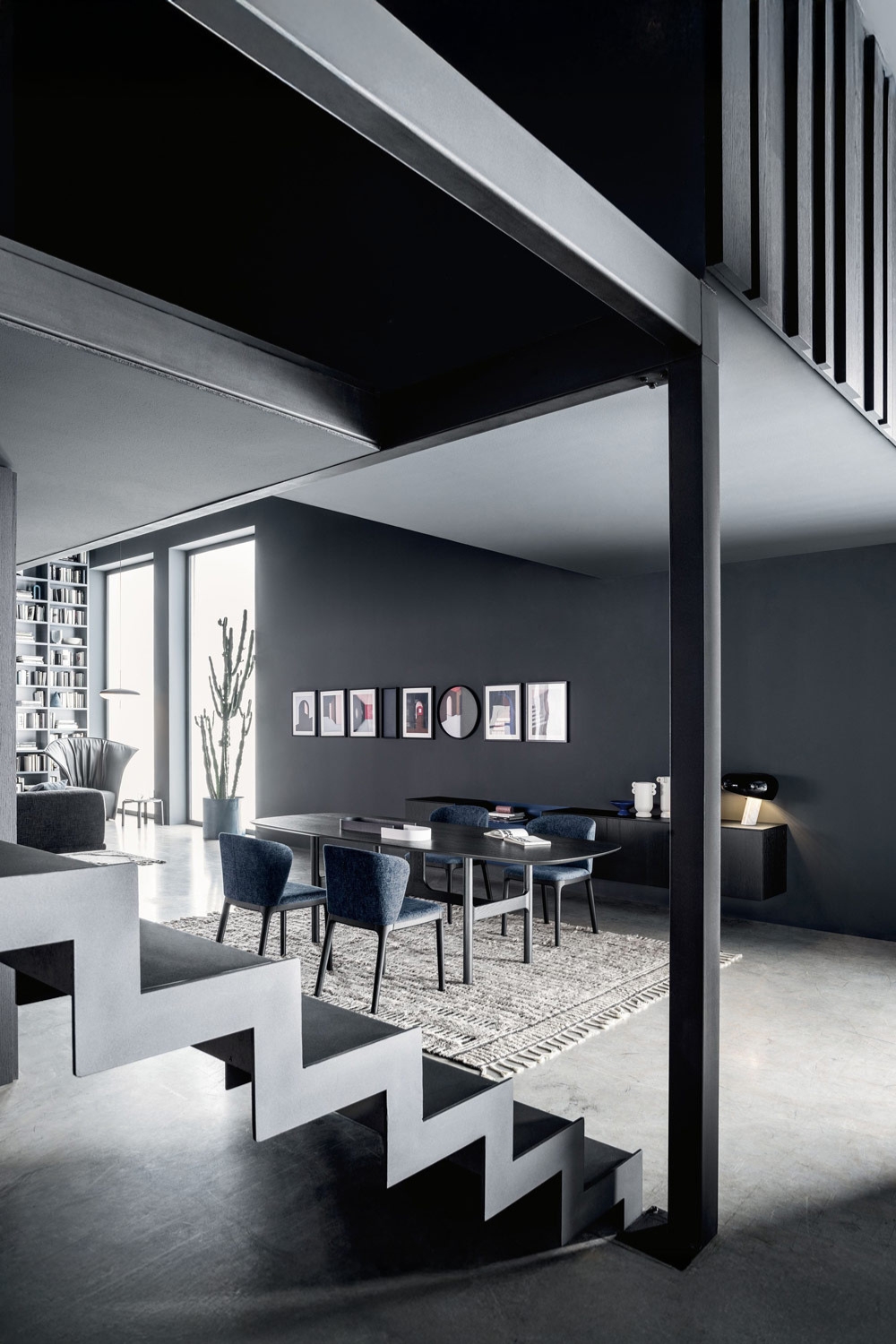 moderne-esstischgruppe-vor-einem-wand-sideboard-im-abgestimmten-design