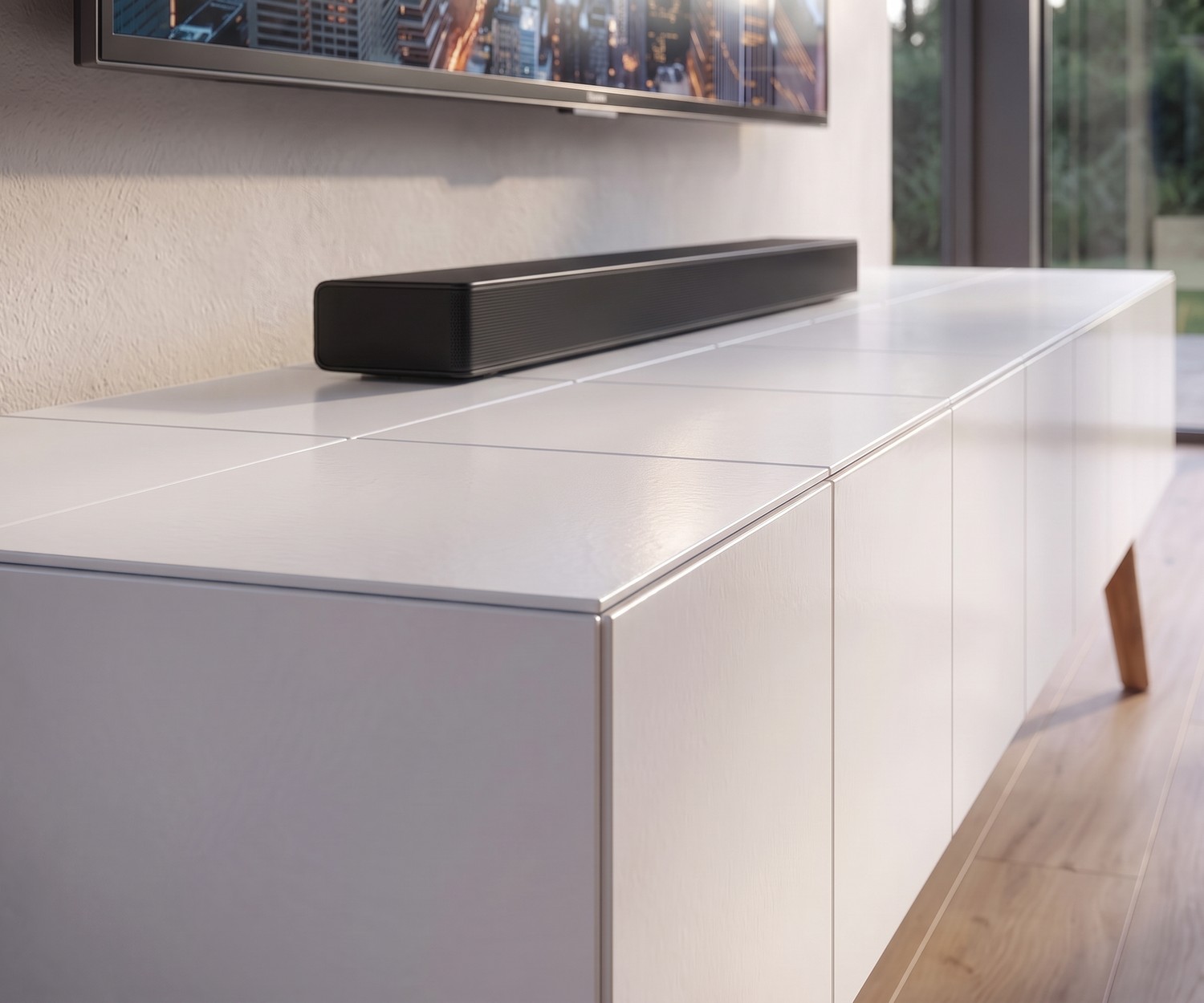 al2 Design TV-Lowboard MOS-I-KO 005 B in Weiß al2 TV-Lowboard MOS-I-KO 005 B in Weiß für Wohnzimmer, modernes Design mit eleganten Holzbeinen und einer Soundbar.