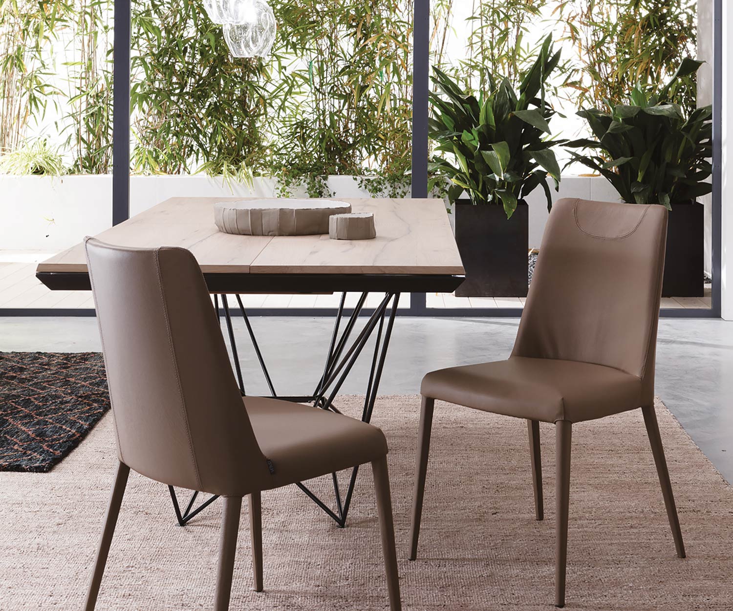 Ausziehbarer Design Esstisch Beispiel für Anordnung im Esszimmer Ausziehbarer Design Esstisch Beispiel für Anordnung im Esszimmer