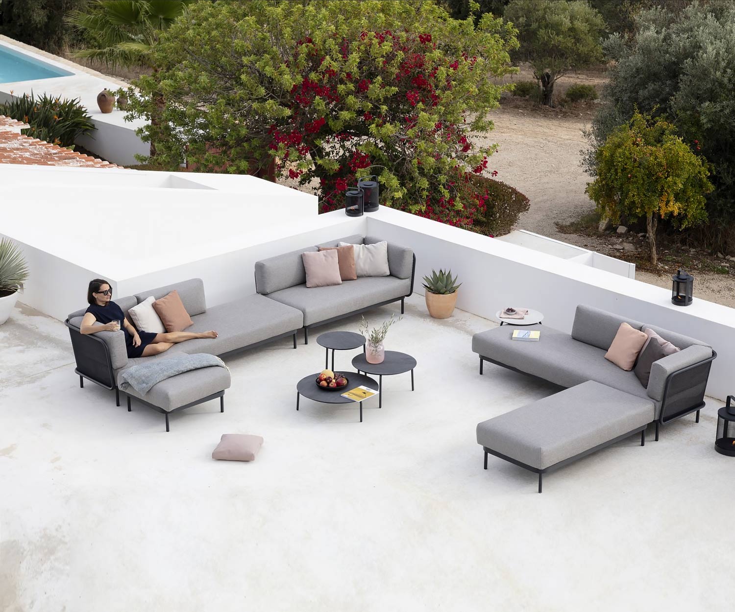 Hochwertiges Todus Baza Design Loungesofa im Winkel aufgestellt