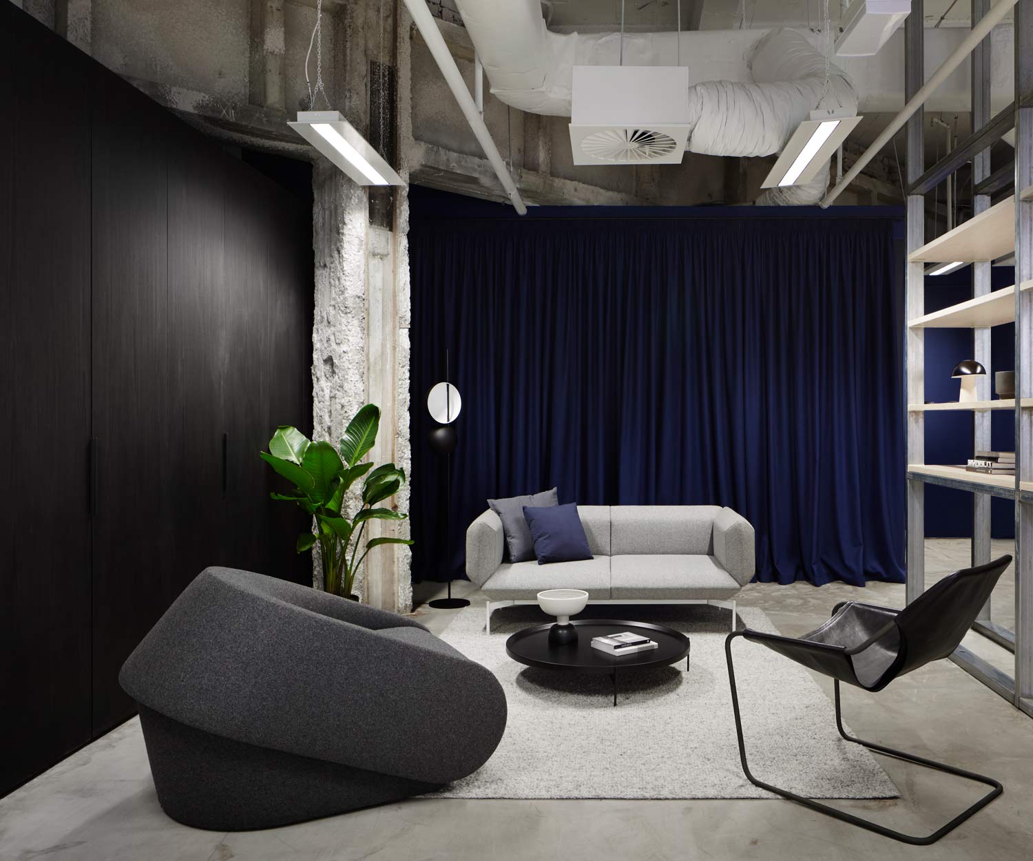 Hochwertiger Prostoria Design Schlafsessel Up Lift in Schwarz im Wohnzimmer