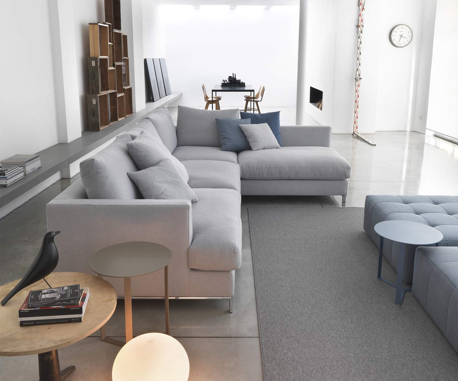 Bequemes Design Sofa Loft von Marelli auf Chromfüßen Bequemes Design Sofa Loft von Marelli auf Chromfüßen