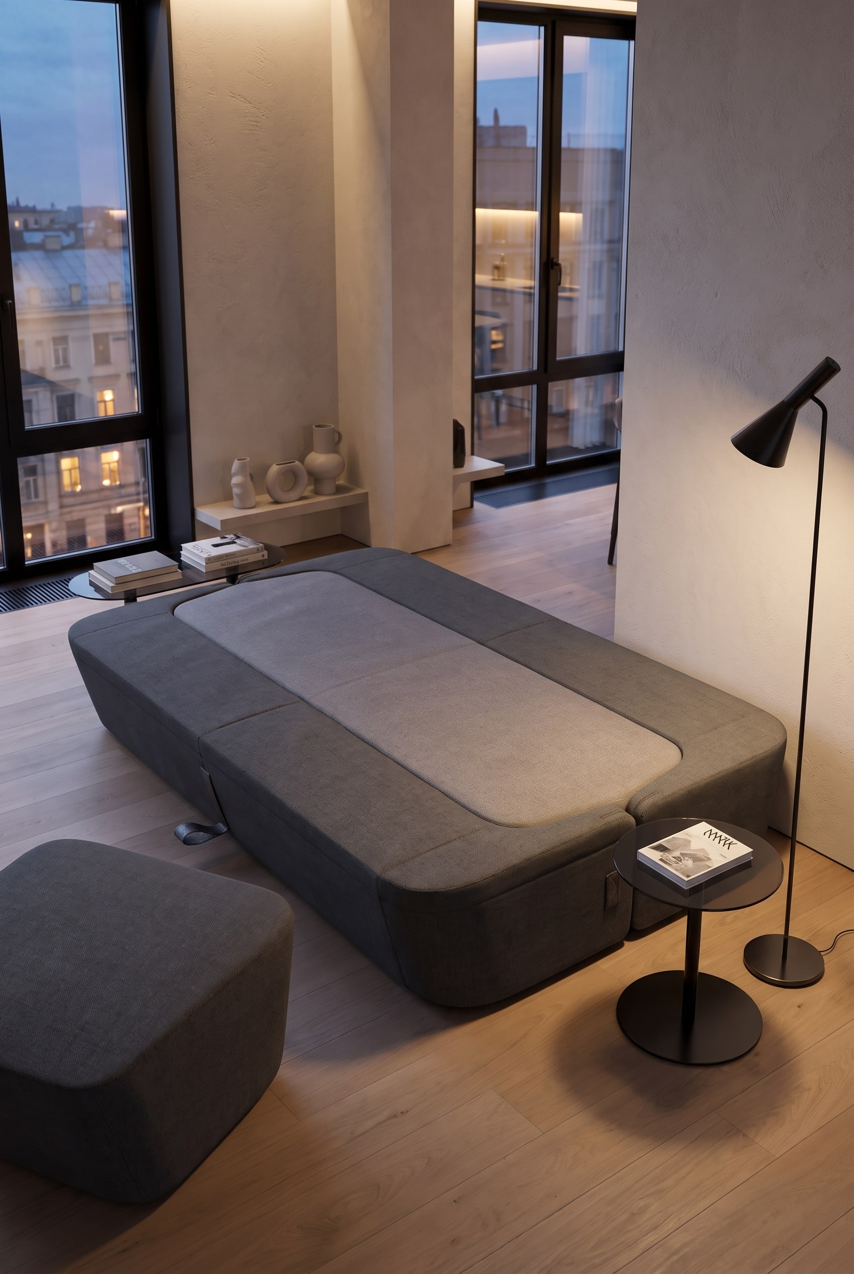 Minimalistisches Wohnzimmer mit grauem Design Schlafsofa und stilvoller Stehleuchte