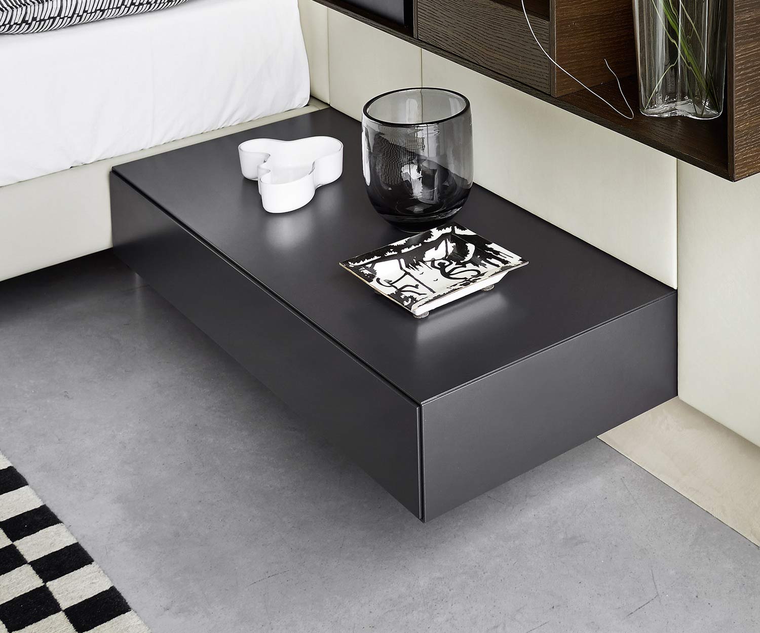 Moderner Livitalia Design Nachttisch für Boxspringbett einfach hängend