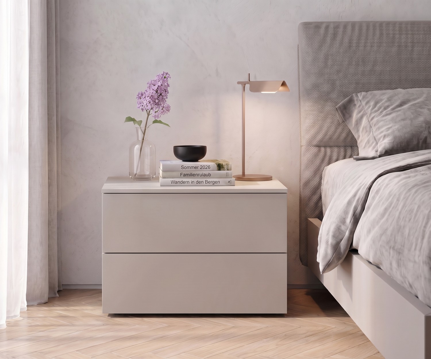Livitalia Atena Design Nachttisch beige Livitalia Atena Nachttisch mit Schubladen im Schlafzimmer neben dem Bett, moderner beige-grauer Stil aus Italien.