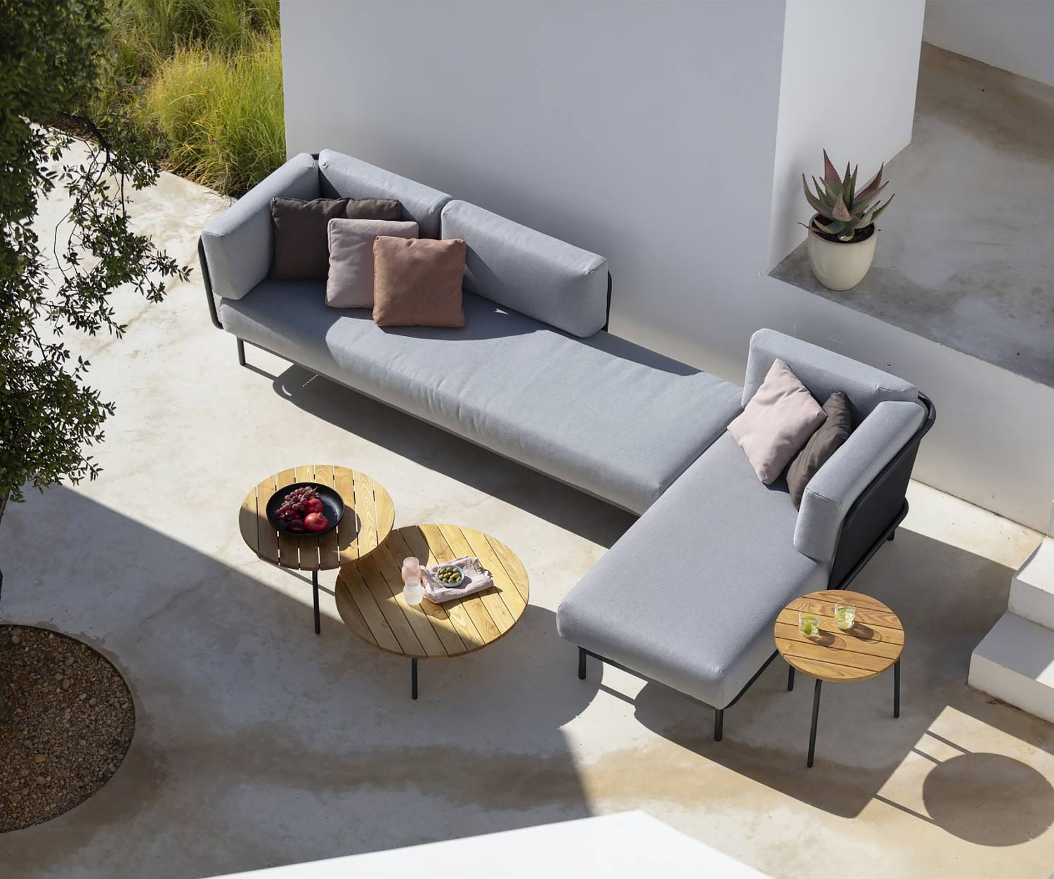 Hochwertiges Todus Baza Design Loungesofa im Winkel aufgestellt