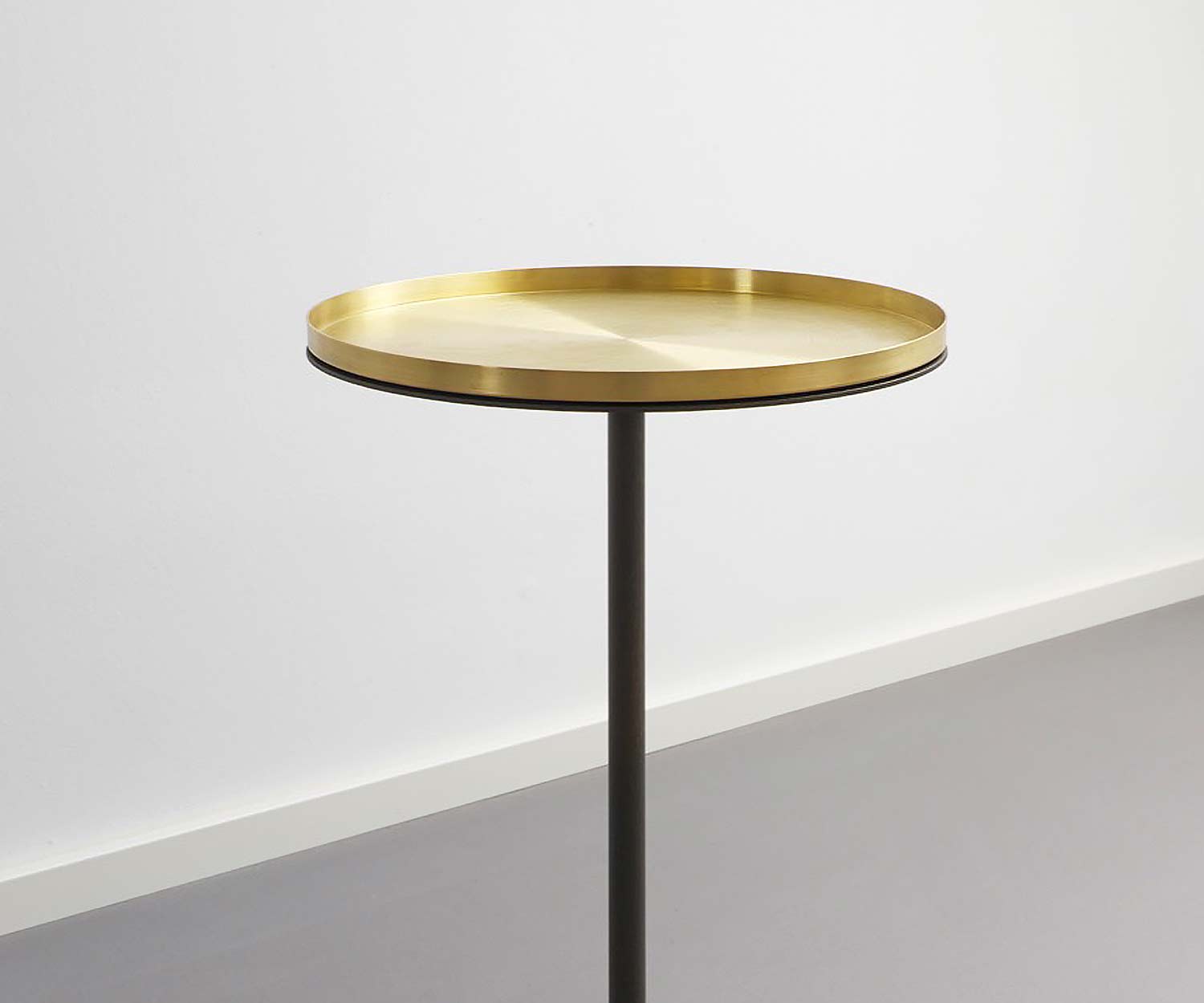 S+ side table M5 brass tray