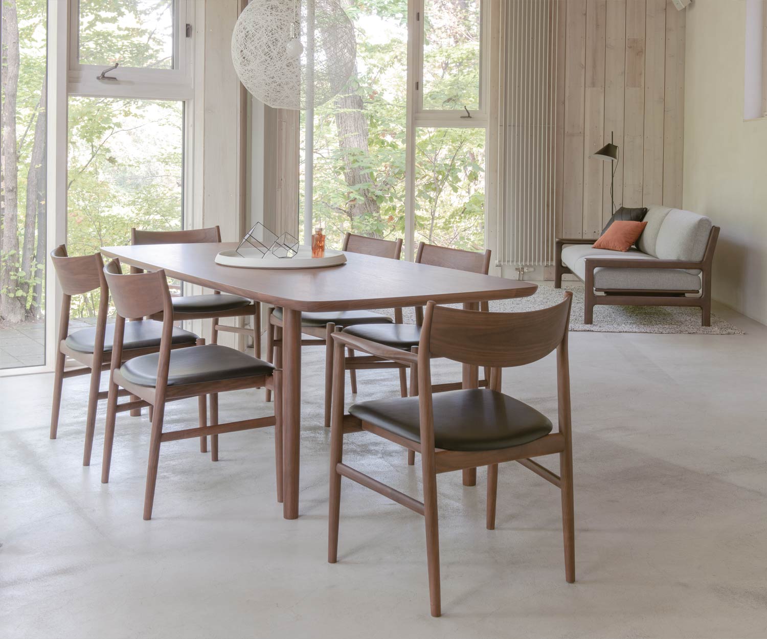 Conde House Kamuy Design Tisch & Stuhl mit Stuhl Gestell in Nussbaum massiv Conde House Kamuy Design Tisch & Stuhl mit Stuhl Gestell in Nussbaum massiv