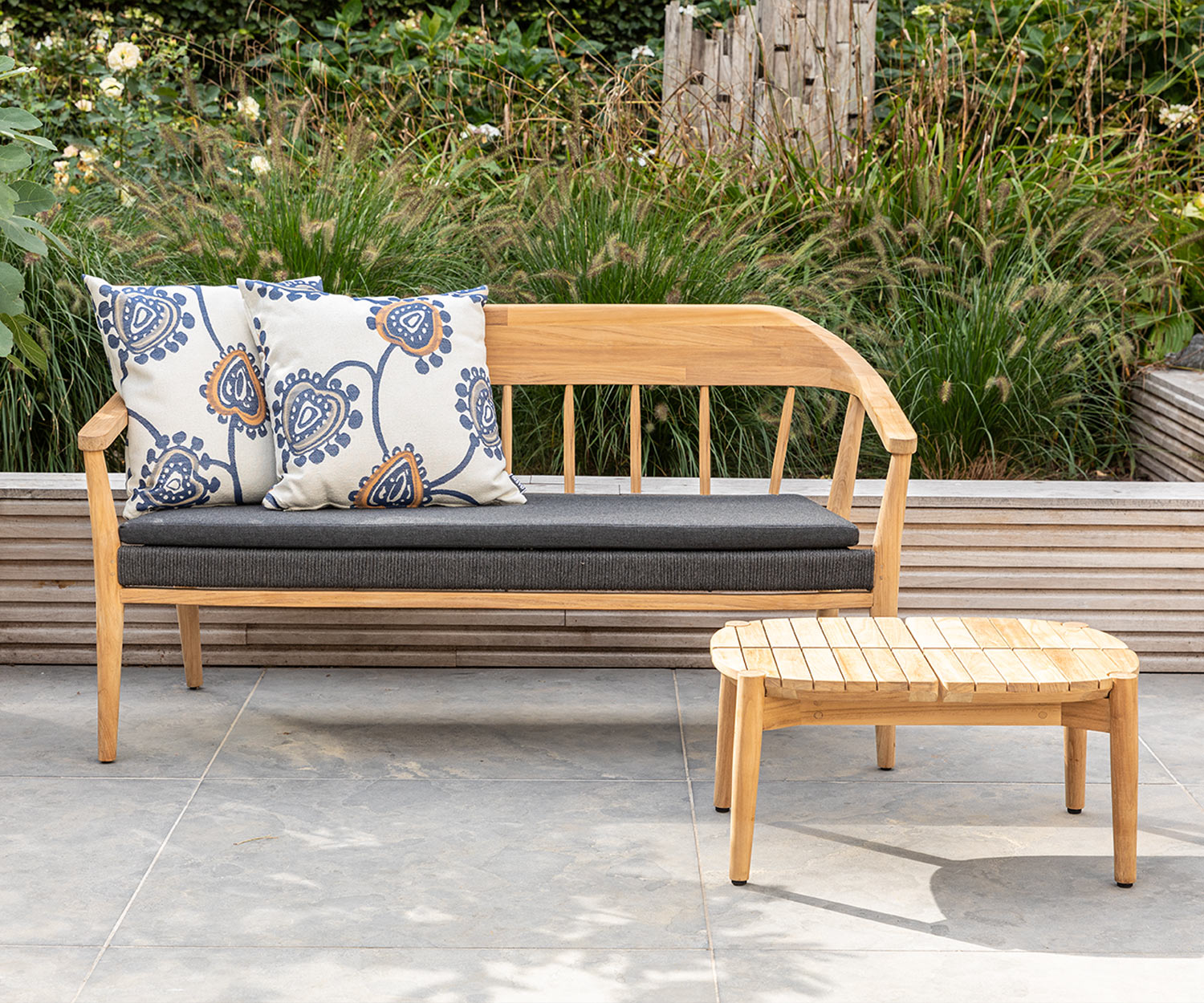Exklusiver Oasiq Copenhagen 2 Sitzer Sofa Teak Holz Gestell Anthrazit Bespannung