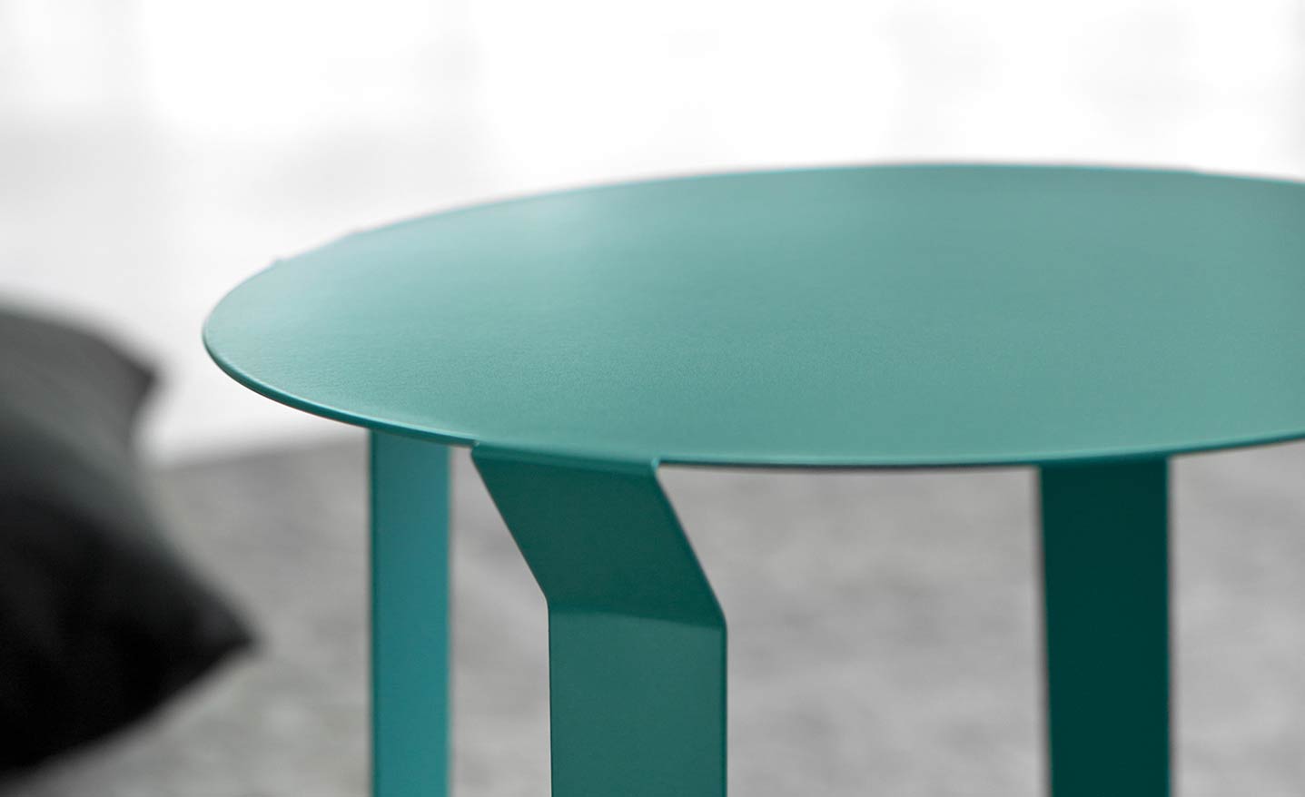 Metal Side Table Freeline