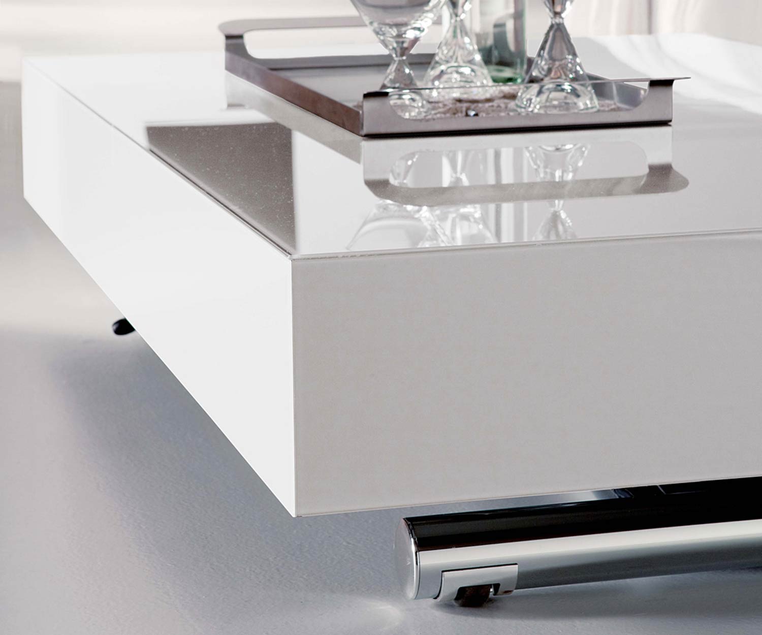 Detail der Glas Tischplatte vom Ozzio Designer Tisch Couch Box in Weiß Detail der Glas Tischplatte vom Ozzio Designer Tisch Couch Box in Weiß