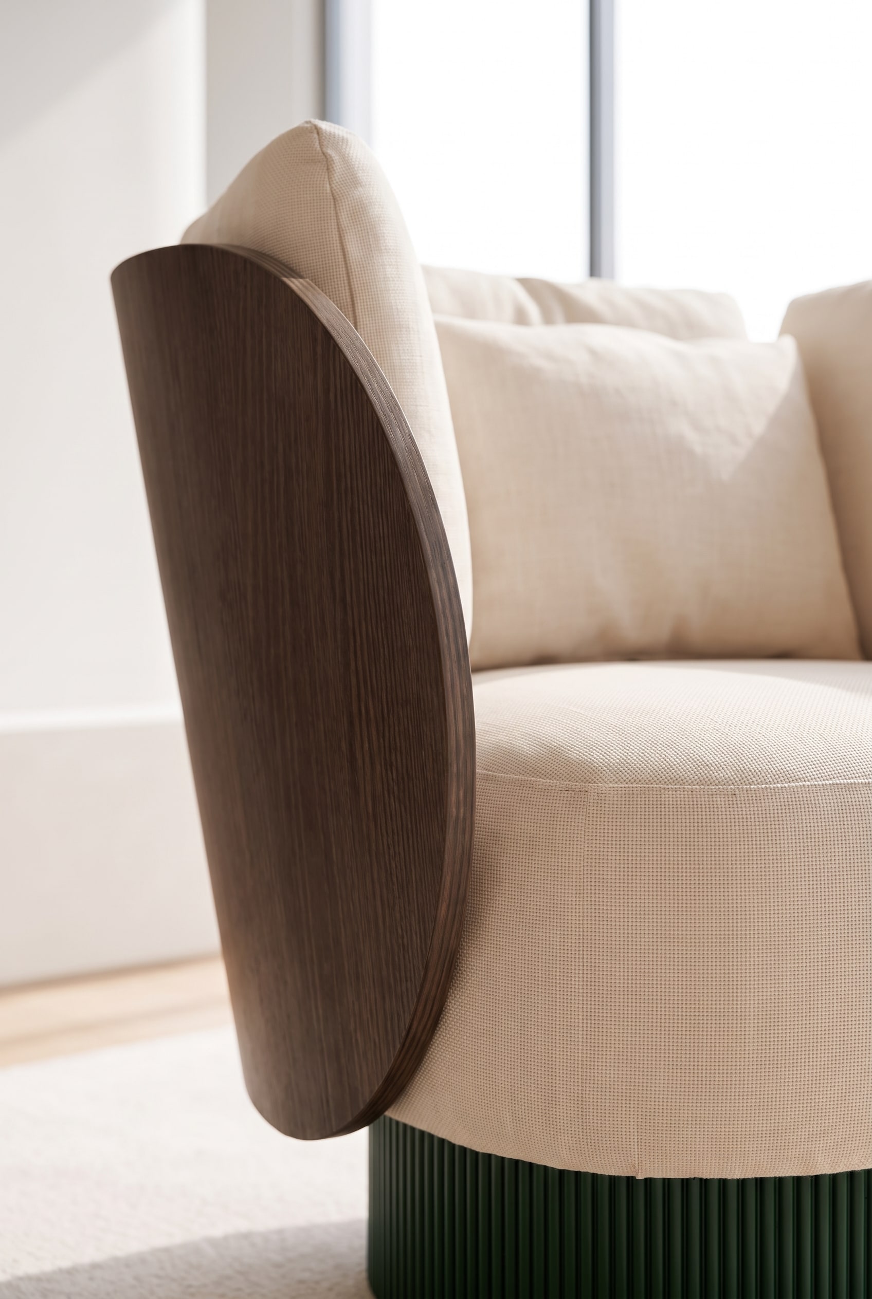 Close-up of the material combination of bent wood, grooved base, and beige premium fabric.
