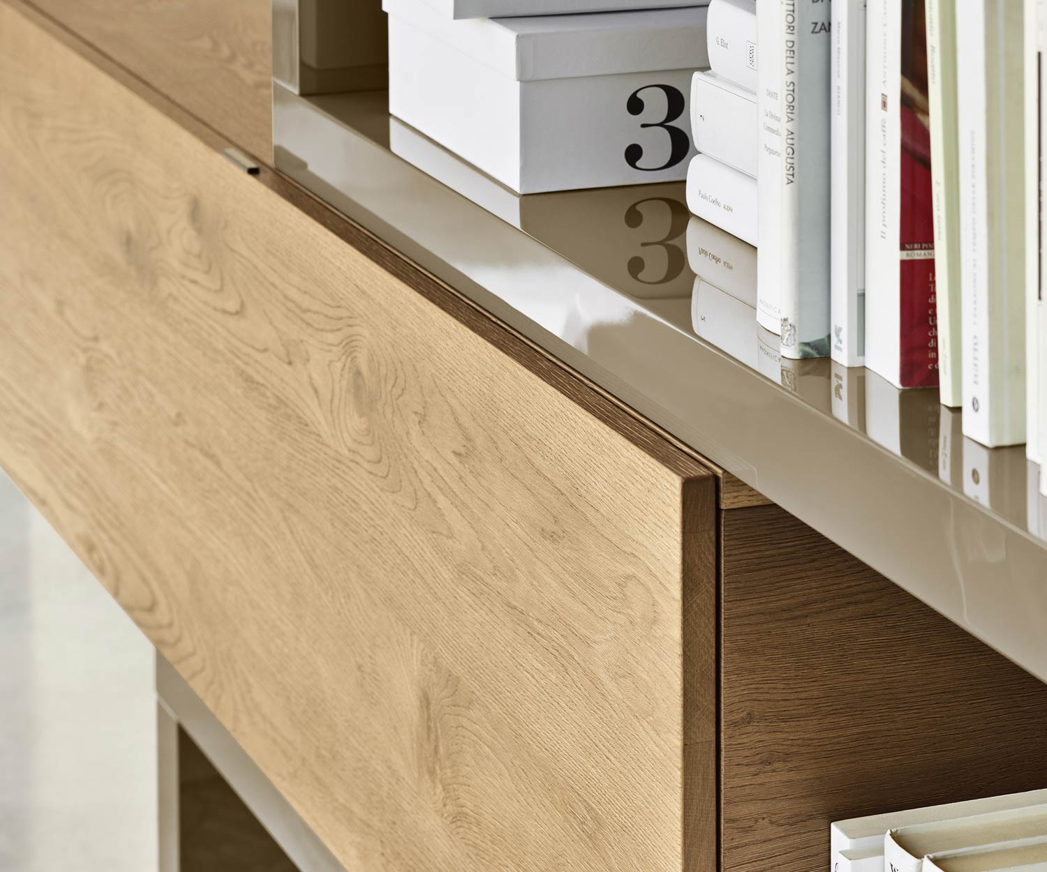 Moderne Livitalia Design Eckwohnwand C29A Hängeschrank in Eichenfurnier Hell