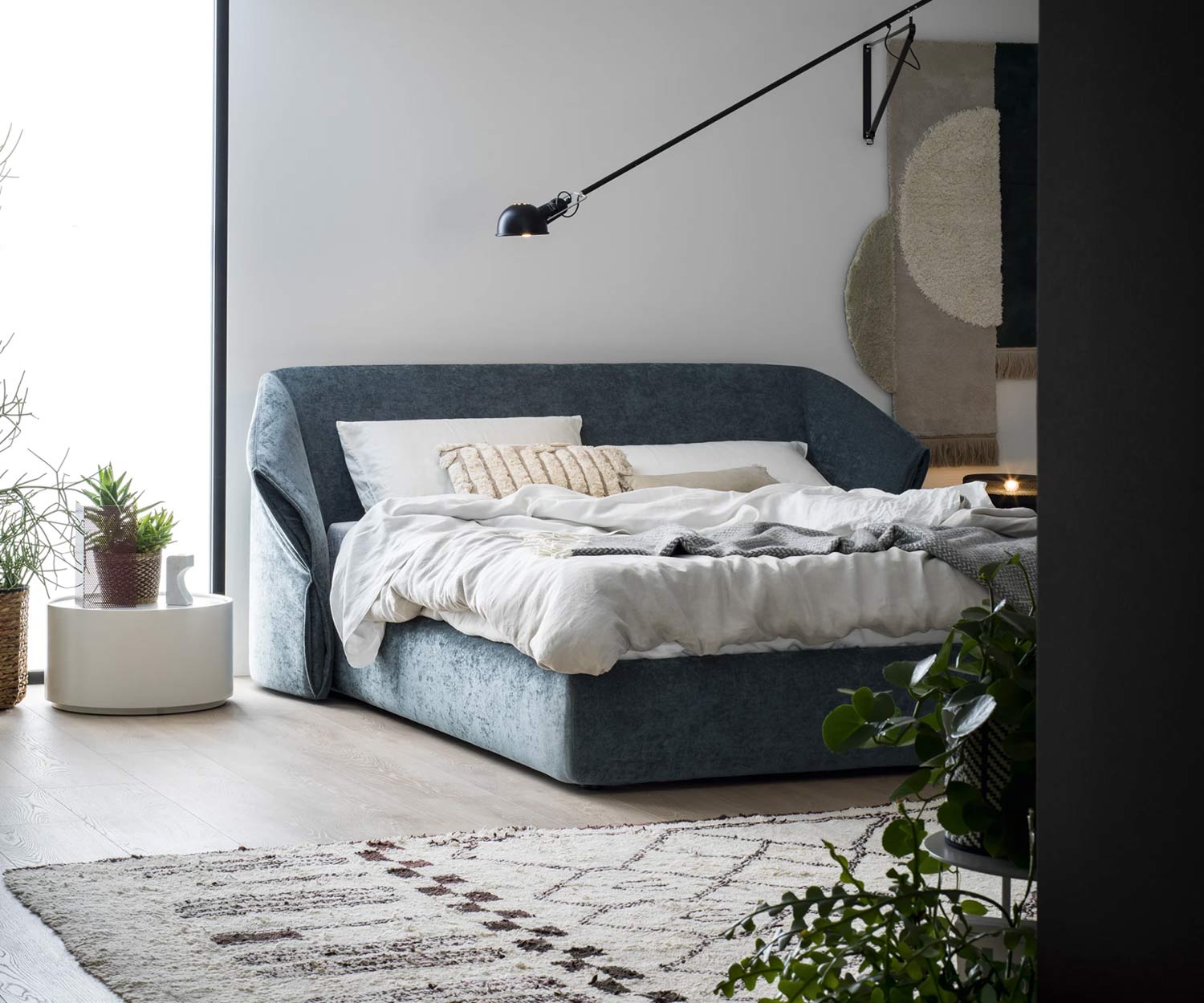 Hochwertiges Novamobili Bett Hide mit Bettkasten und in Grau