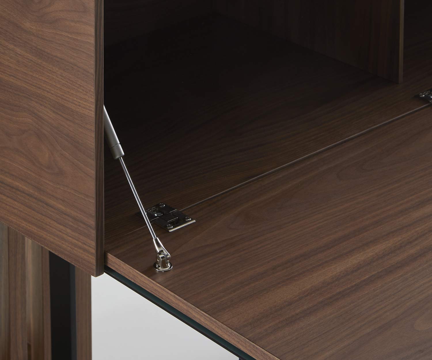 Design Sideboard Detail Frontklappe im rechten Winkel nach unten aufklappbar