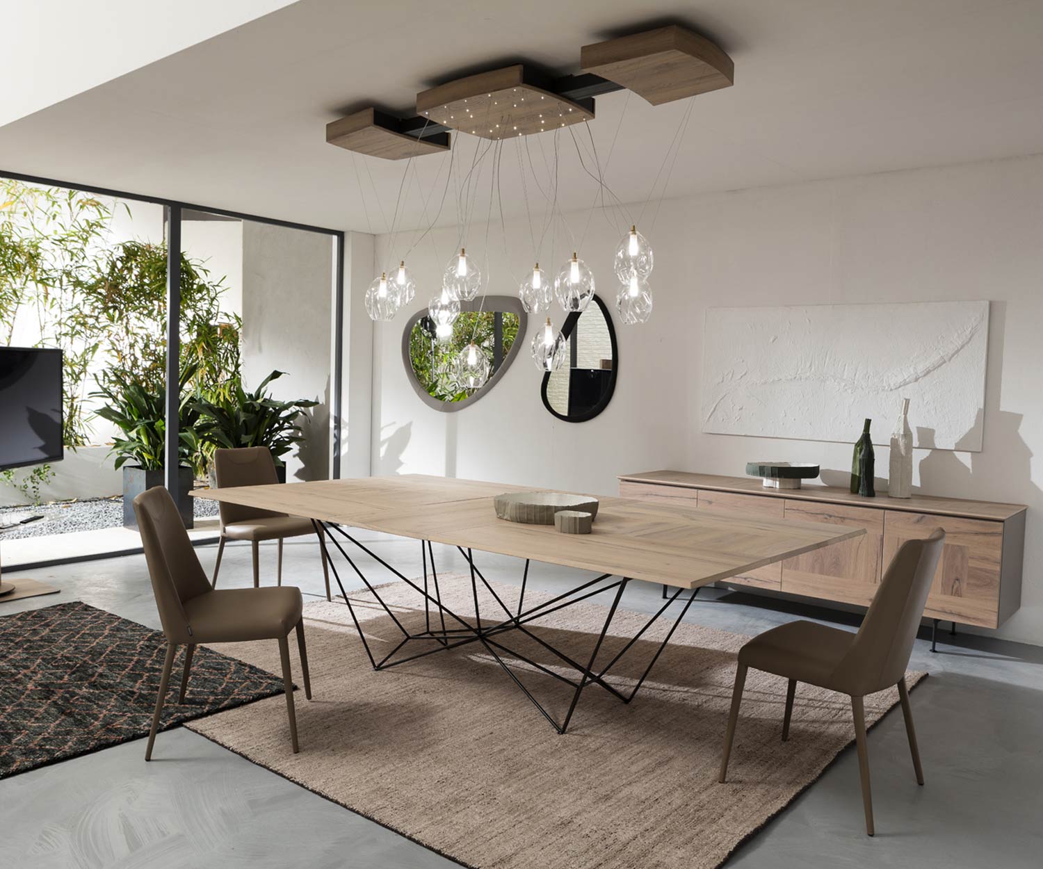 Ausziehbarer Design Esstisch Beispiel für Anordnung im Esszimmer