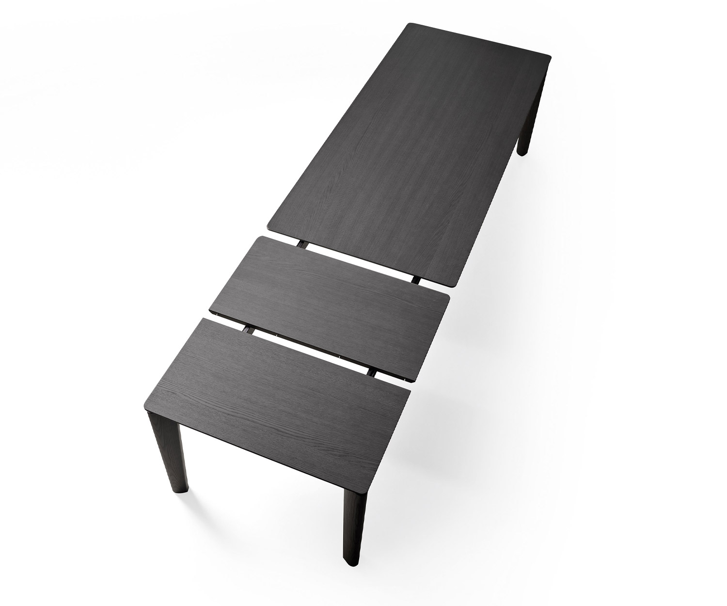 Komplett ausgezogener Design Tisch Desco für das Esszimmer von Livitalia Komplett ausgezogener Design Tisch Desco für das Esszimmer von Livitalia