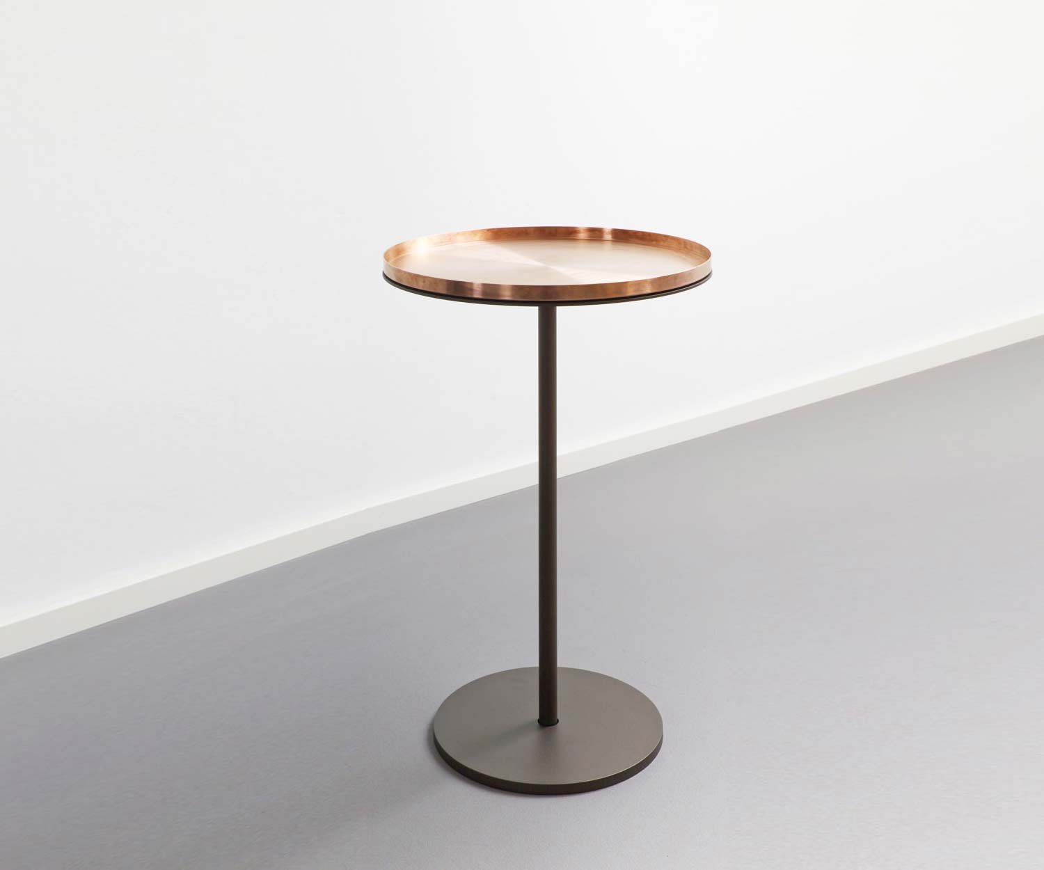 S+ M5 side table with removable tray