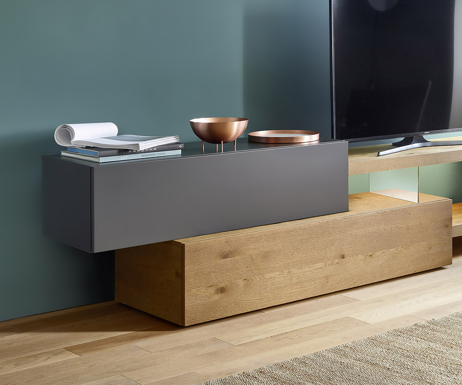 Hochwertige TV Wohnwand C32 für schmale Wohnzimmer im Detail Fronten der Unterschränke Hochwertige TV Wohnwand C32 für schmale Wohnzimmer im Detail Fronten der Unterschränke
