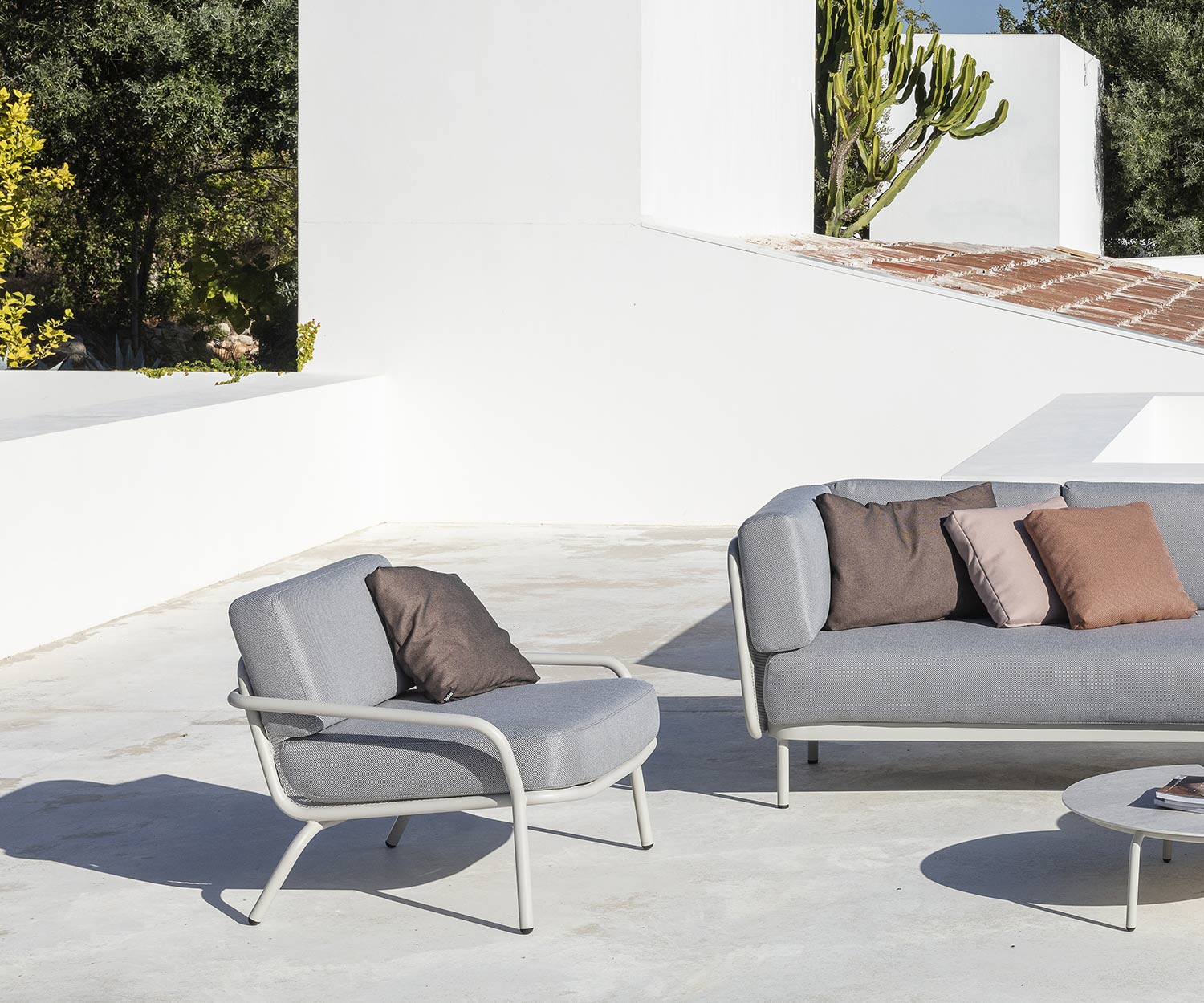 Todus Starling Design Veranda Sessel mit weißem Stoffbezug