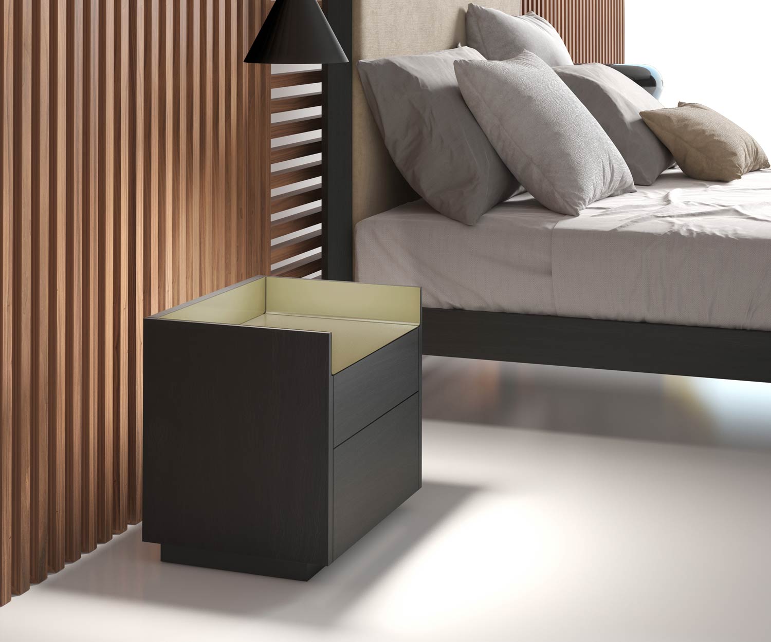 Exklusiver Design Nachttisch mit Nachttischlampe neben Bett im Schlafzimmer furniert