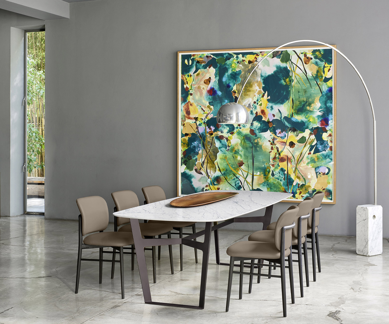 Dining room table Obi Livitalia with white ceramic table top and 6 chairs in the dining room