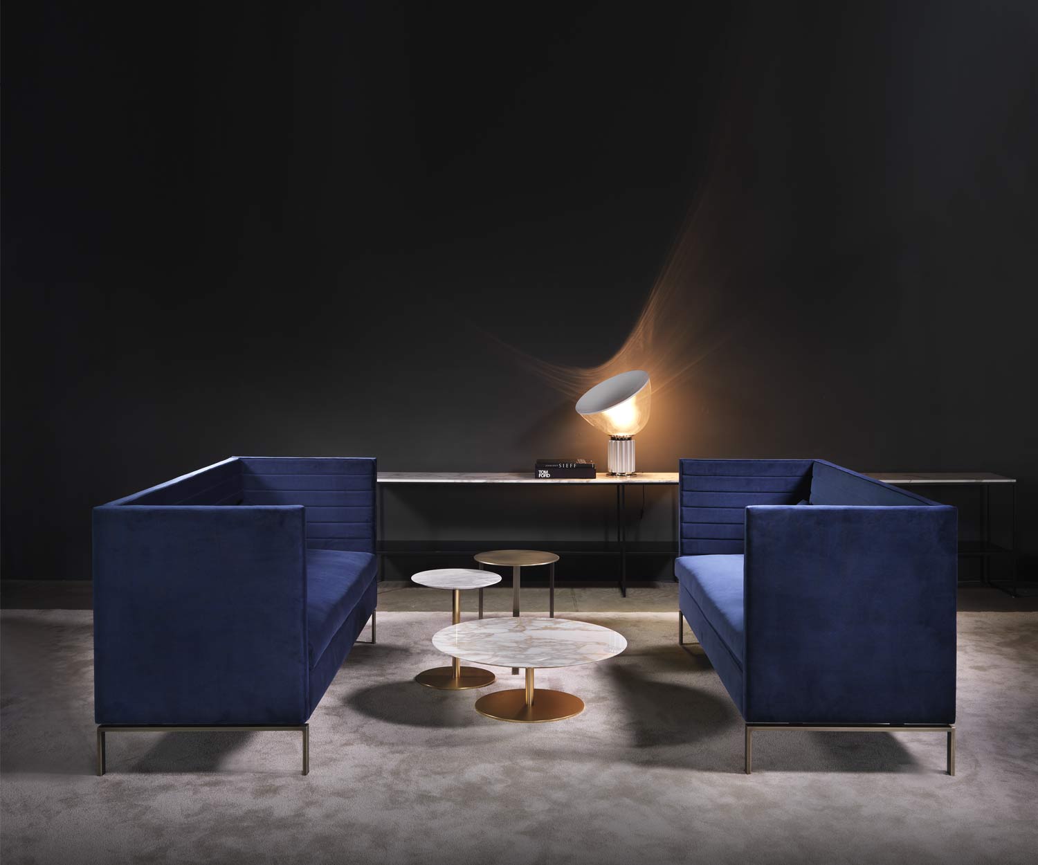 Designer Lounge Sofa Stripes mit hoher Lehne von Marelli Designer Lounge Sofa Stripes mit hoher Lehne von Marelli