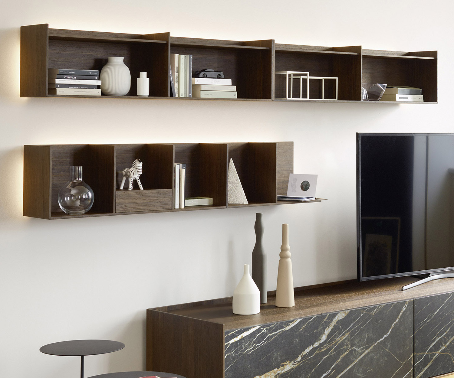 Modulares Holz Wandregal von Livitalia in Eiche ausgef&uuml;hrt