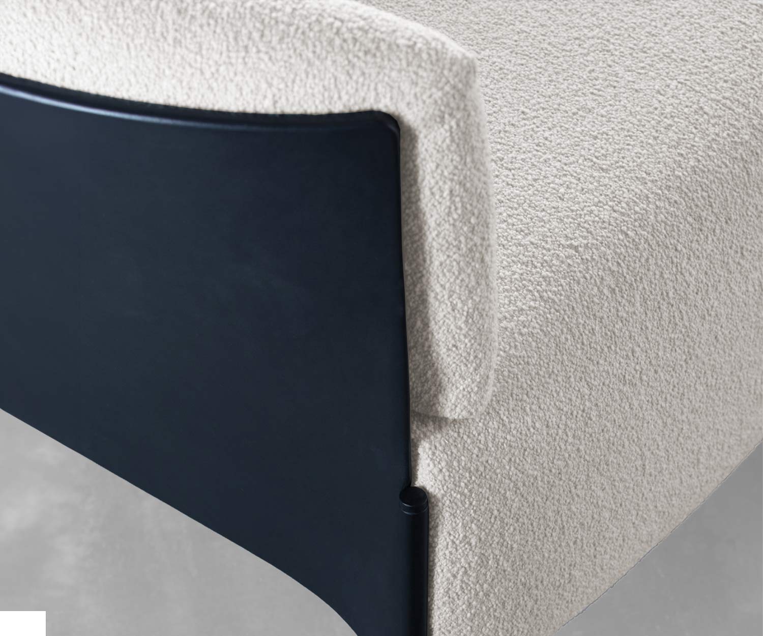 Prostoria Omnia Sofa
