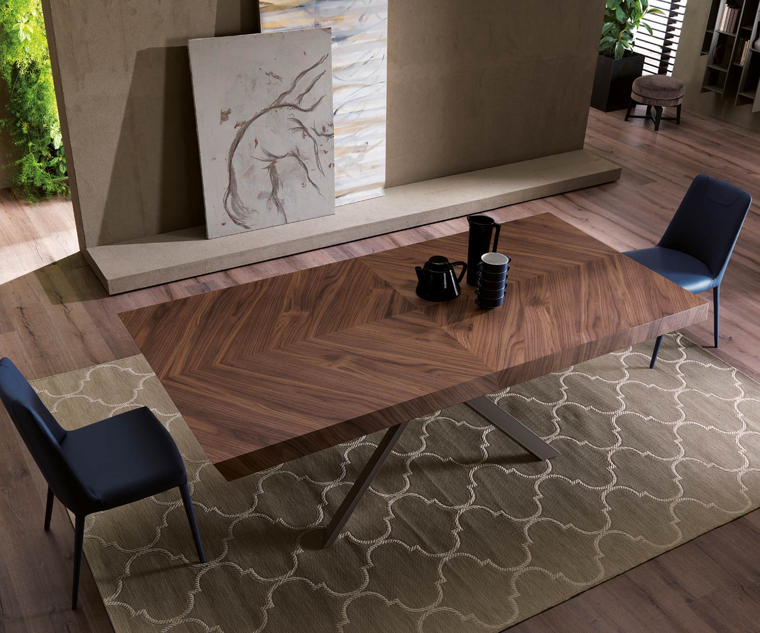 Moderner Design Esstisch Ansicht im Esszimmer Tischbeine Metallgestell graubraun