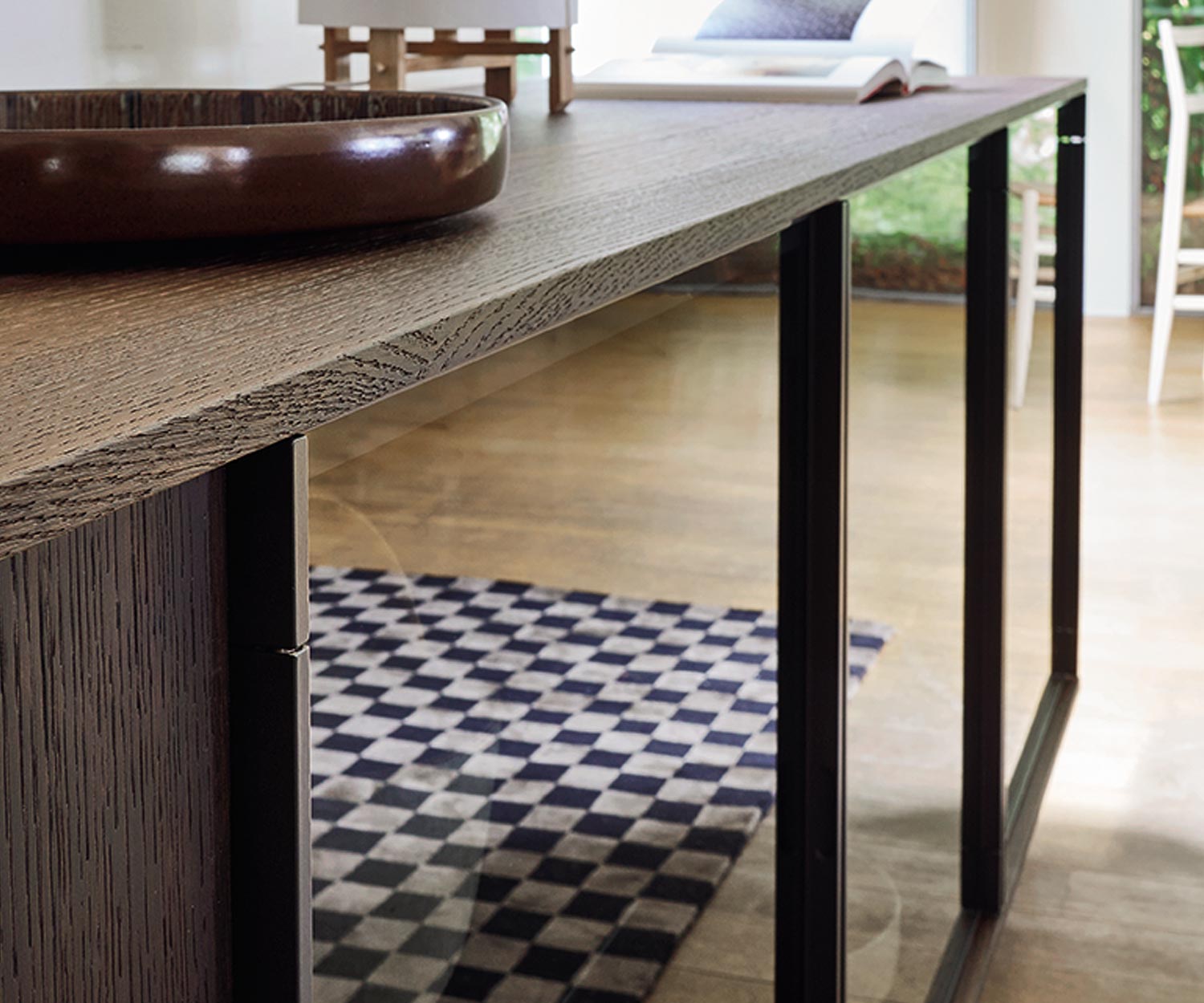 Modernes Livitalia Glas Design Sideboard Scrigno im Detail die Griffe